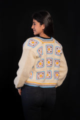 Chompa Juvenil Abierta Tejida a Crochet - Diseño de Flores