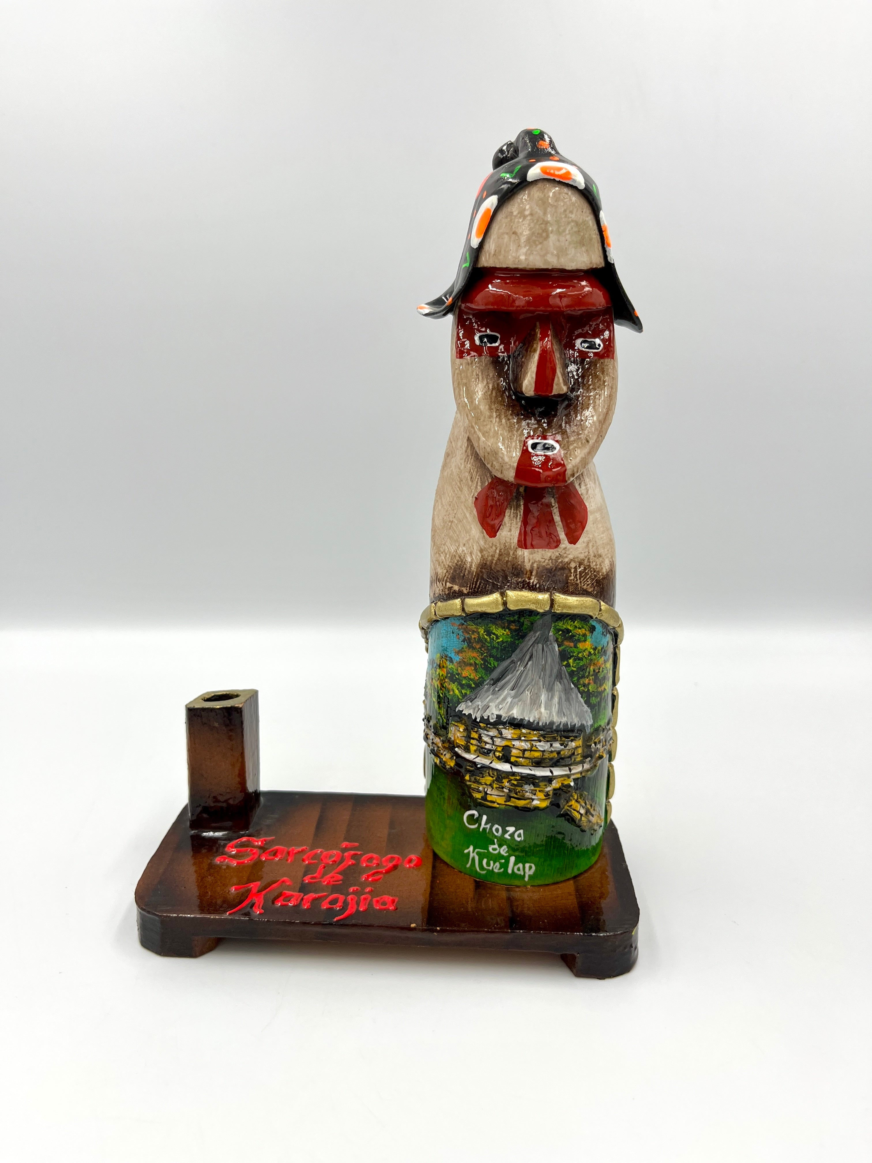Portalápices Sarcófago Karajía Madera - Con Chullo y Pintura Kuélap