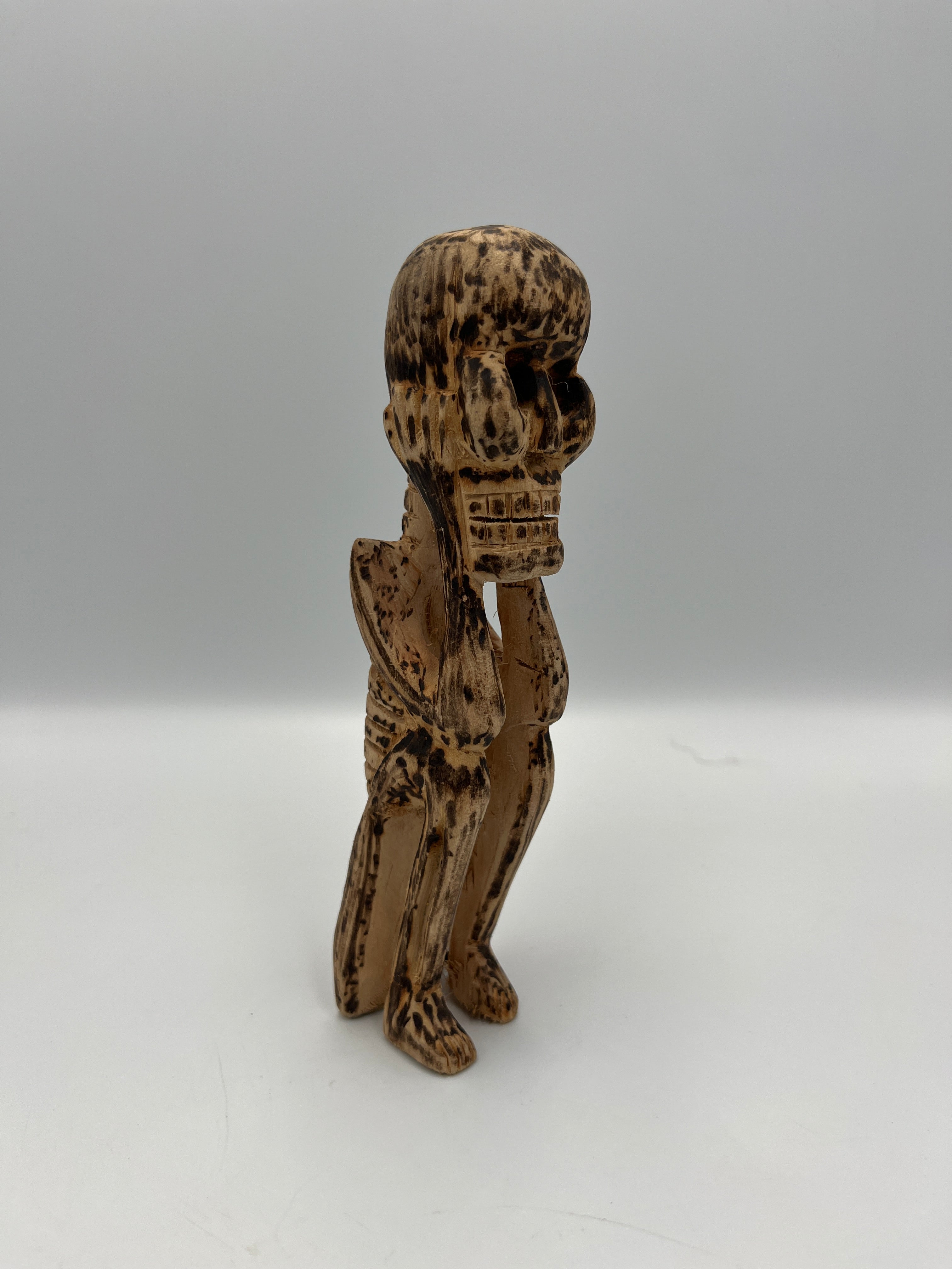 Momia Decorativa de Madera Matizada