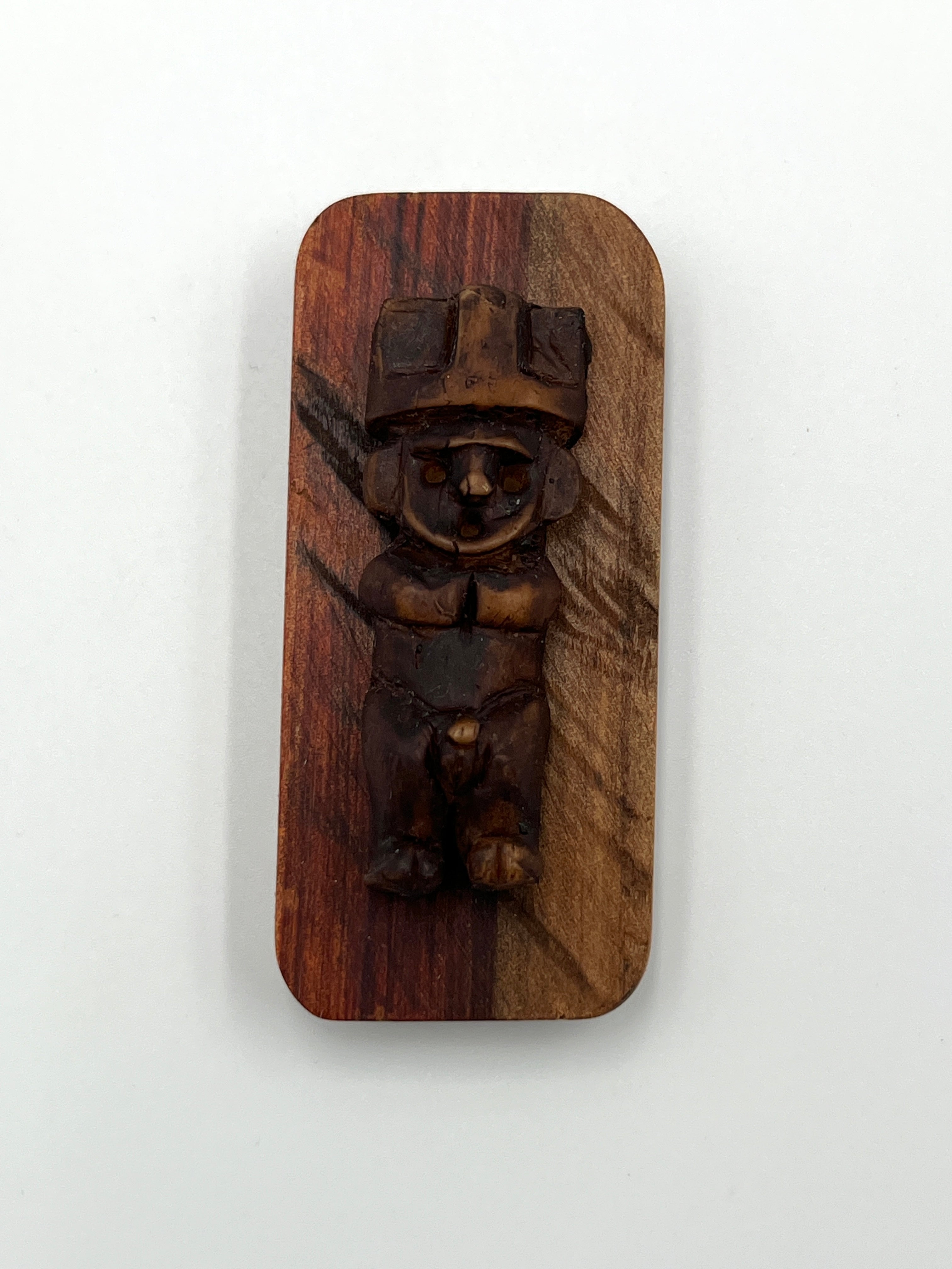 Imán Decorativo Artesanal de Madera y Cerámica