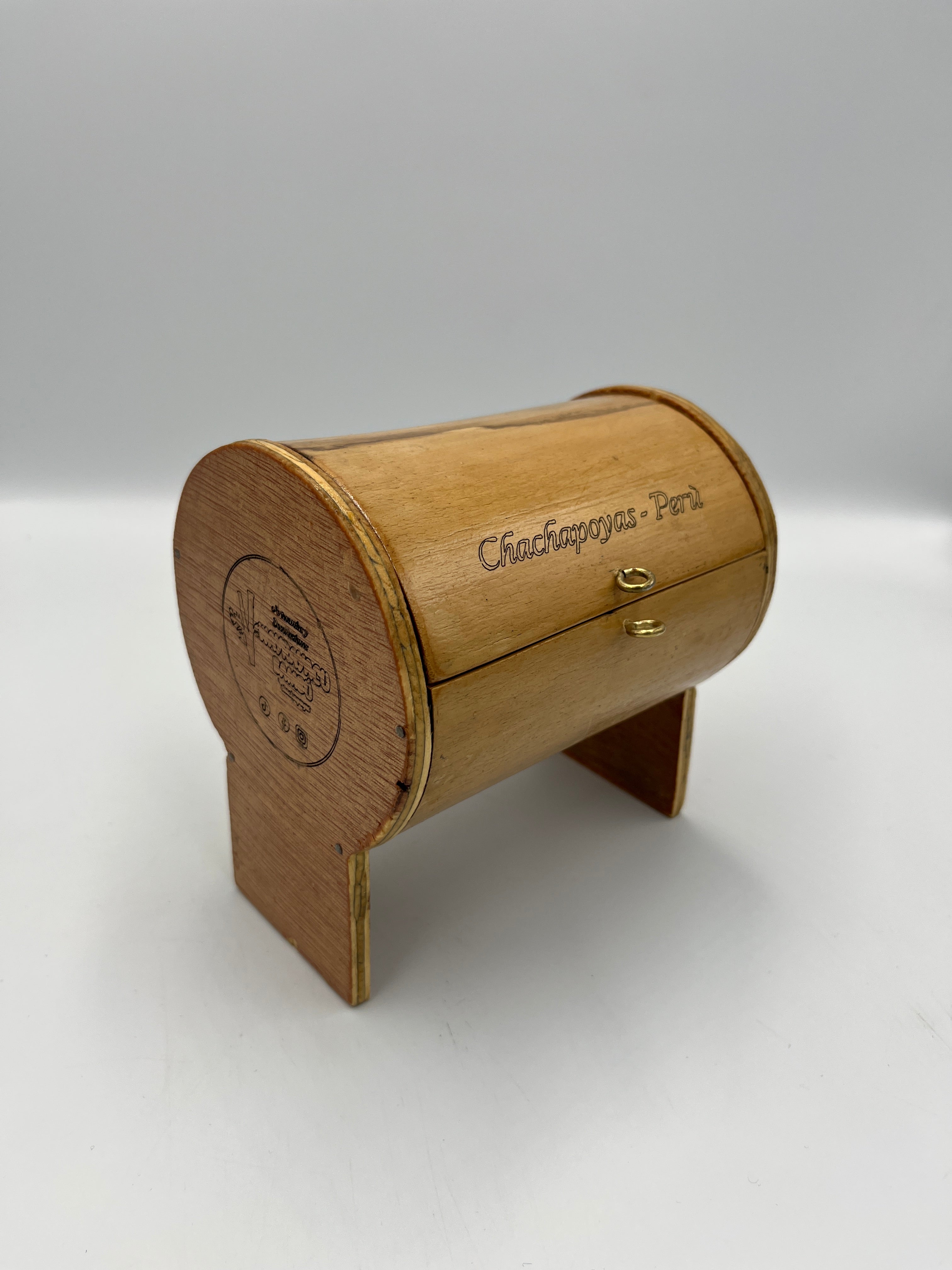 Cofre Cilíndrico de Bambú con Pirograbado Chachapoyas – Perú