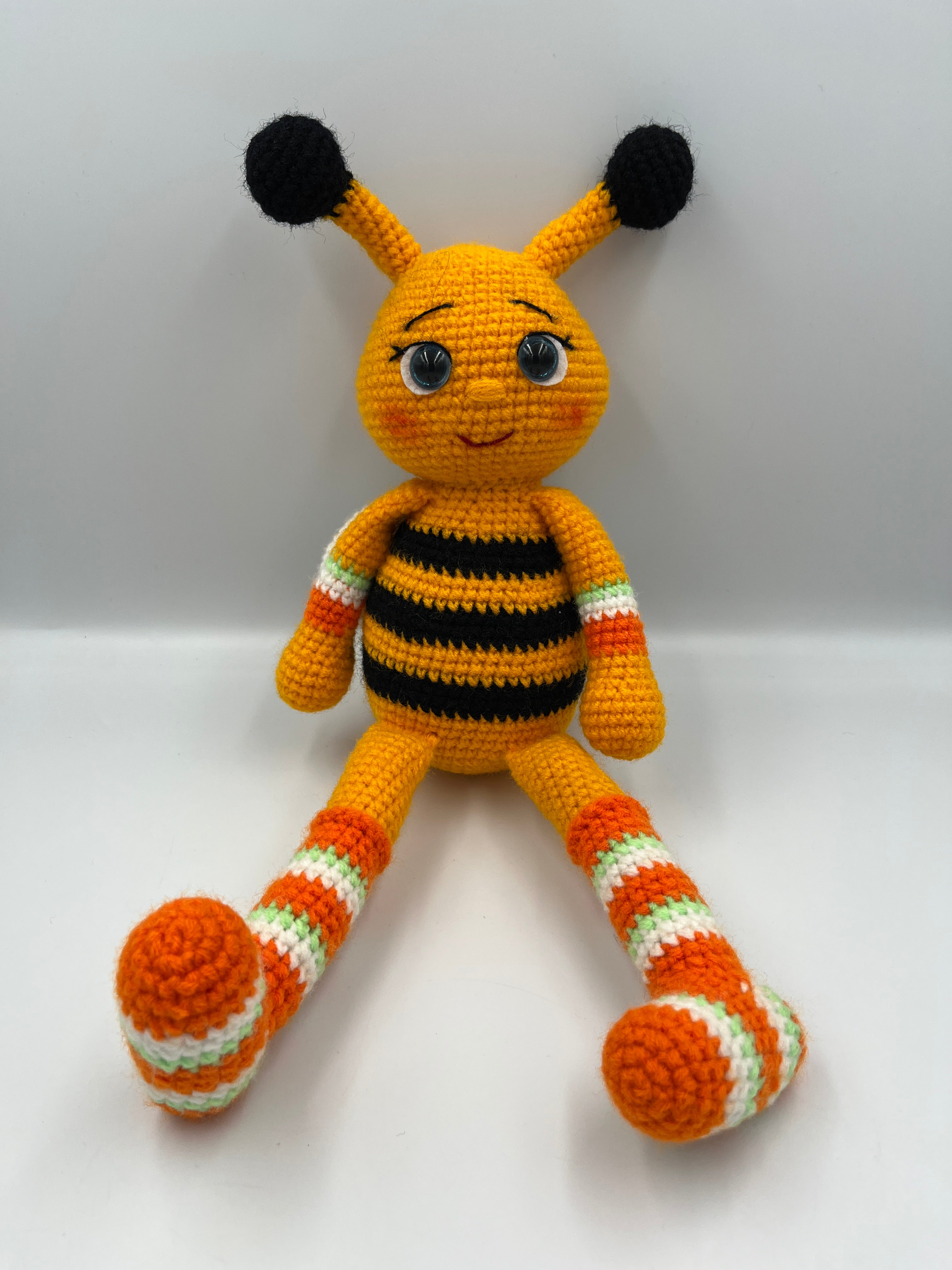 Abejita Amigurumi Tejida a Mano en Algodón