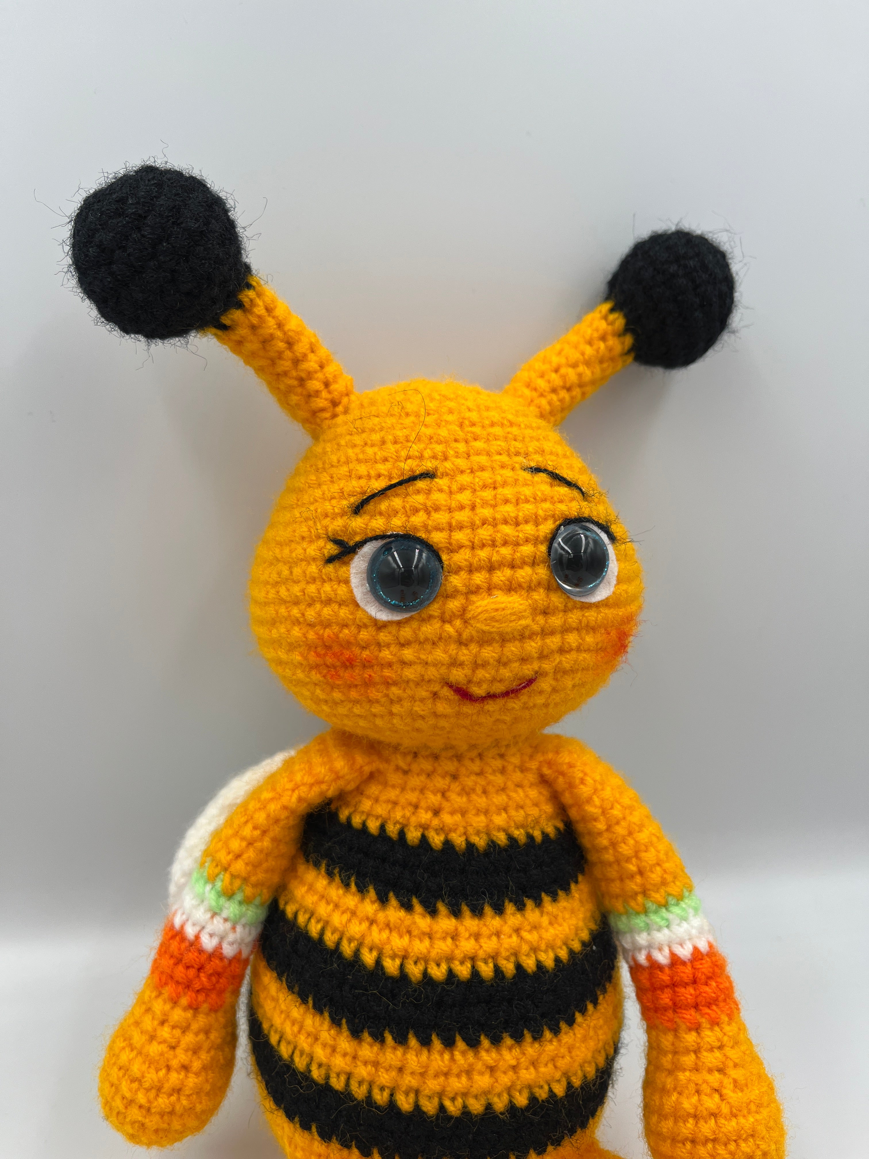 Abejita Amigurumi Tejida a Mano en Algodón