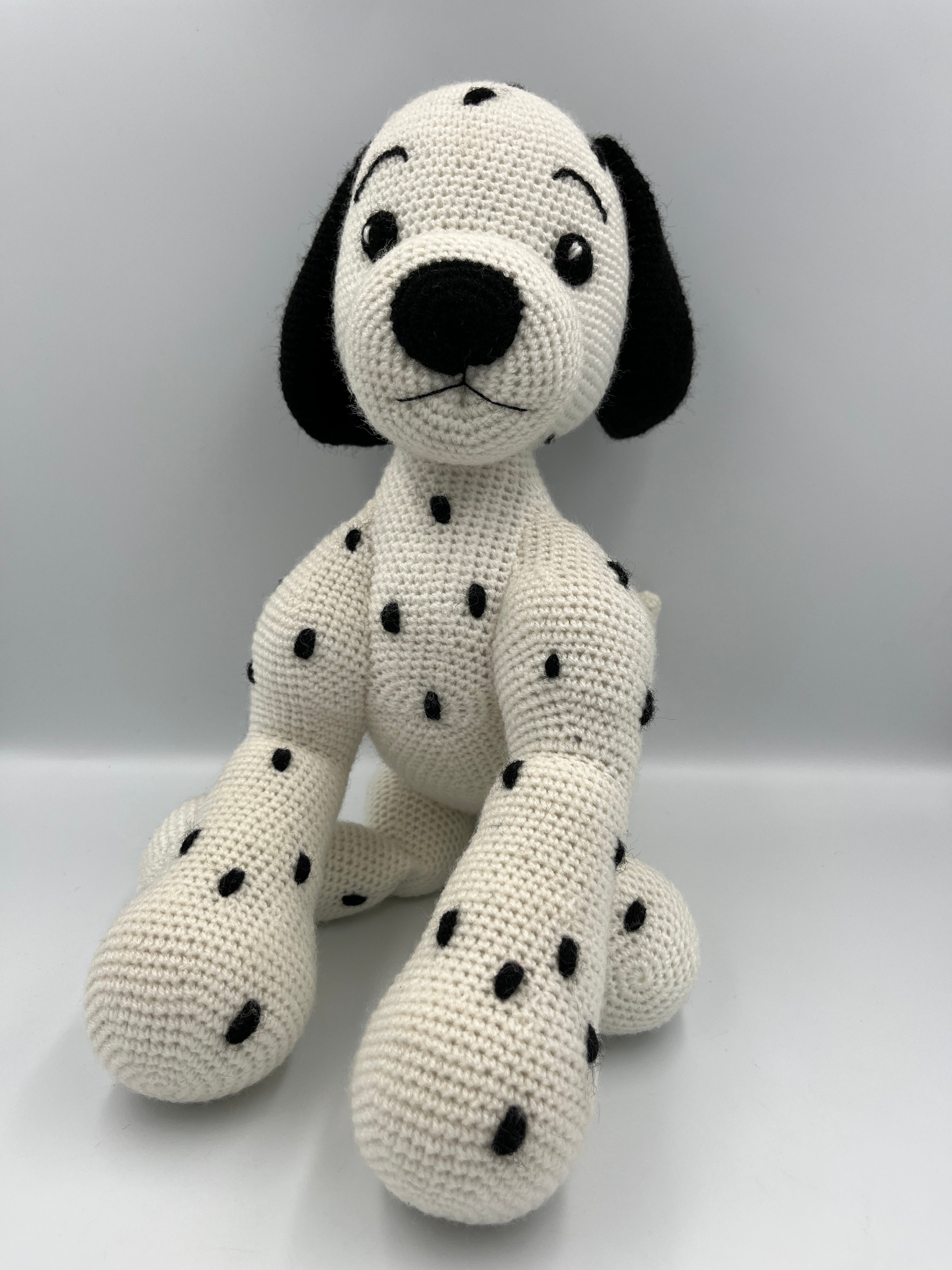 Amigurumi Perro Dálmata – Hecho a Mano en Crochet con Algodón Antialérgico (35 cm)