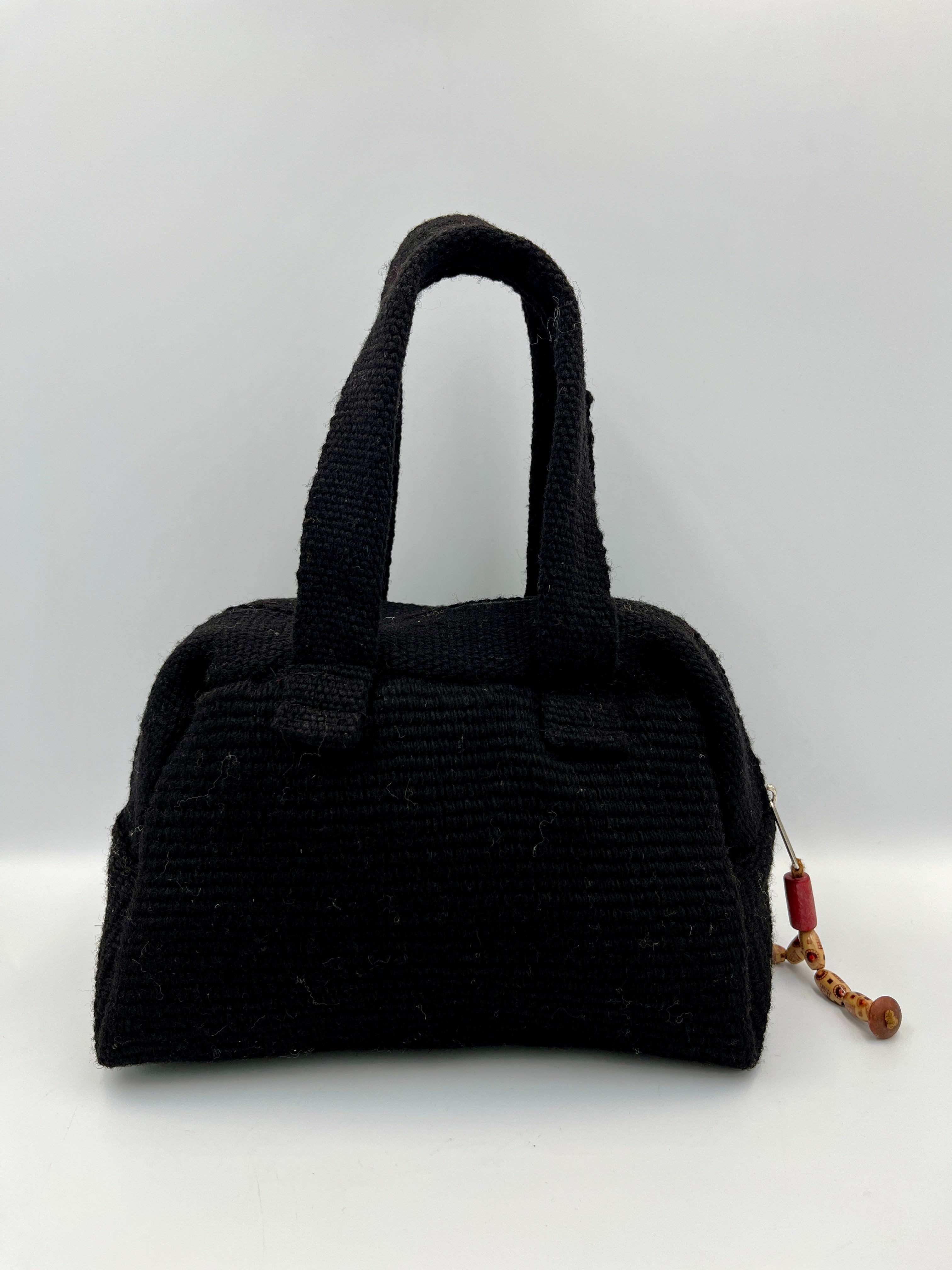 Cartera de Mano de Lana de Oveja Color Negro – Tejido Artesanal