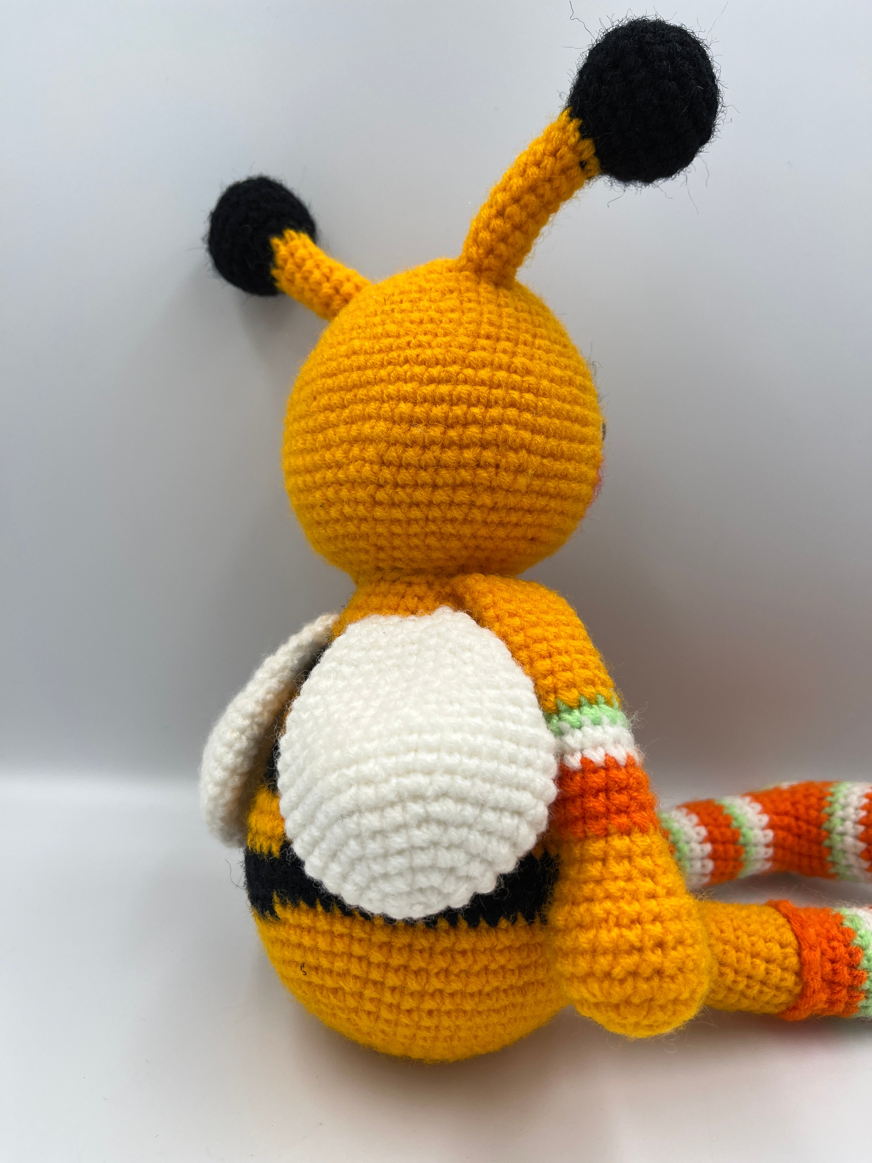 Abejita Amigurumi Tejida a Mano en Algodón