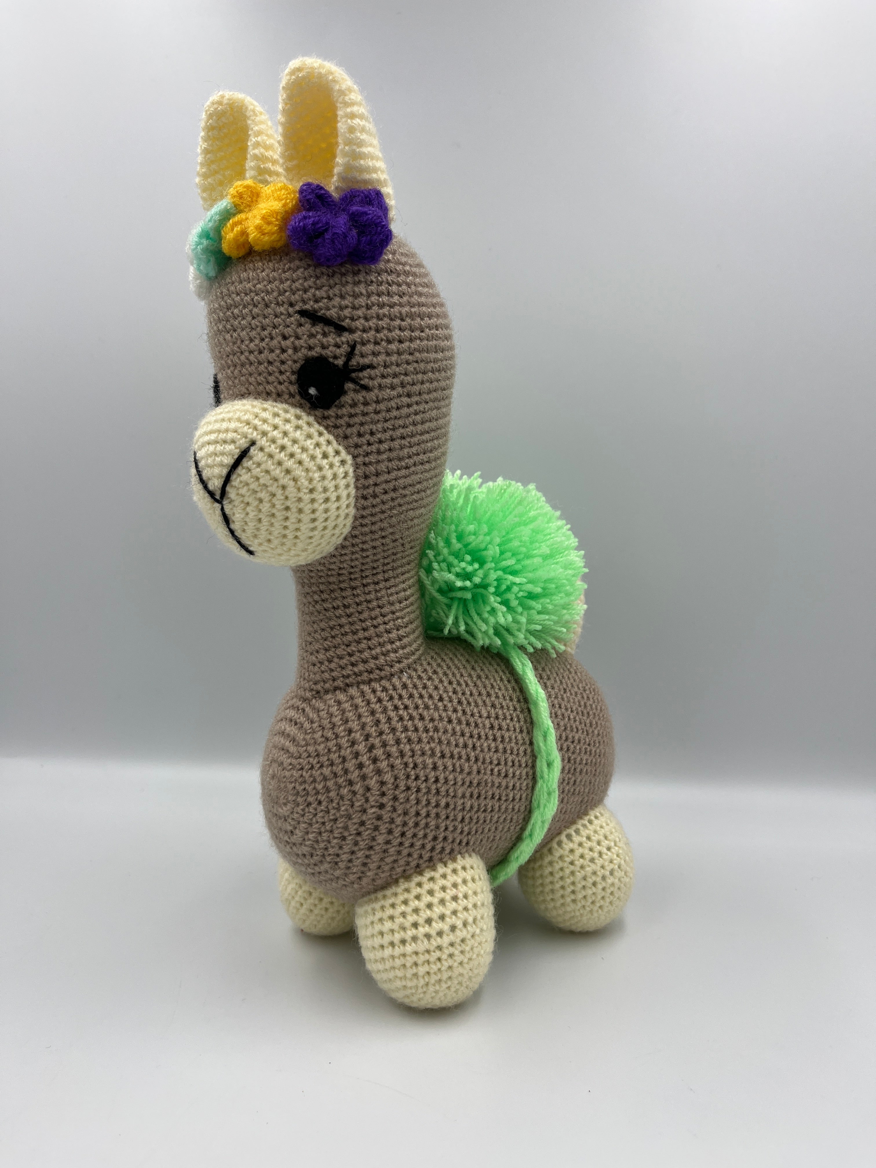 Llamita Amigurumi con Pompón – Tejida a Mano en Algodón