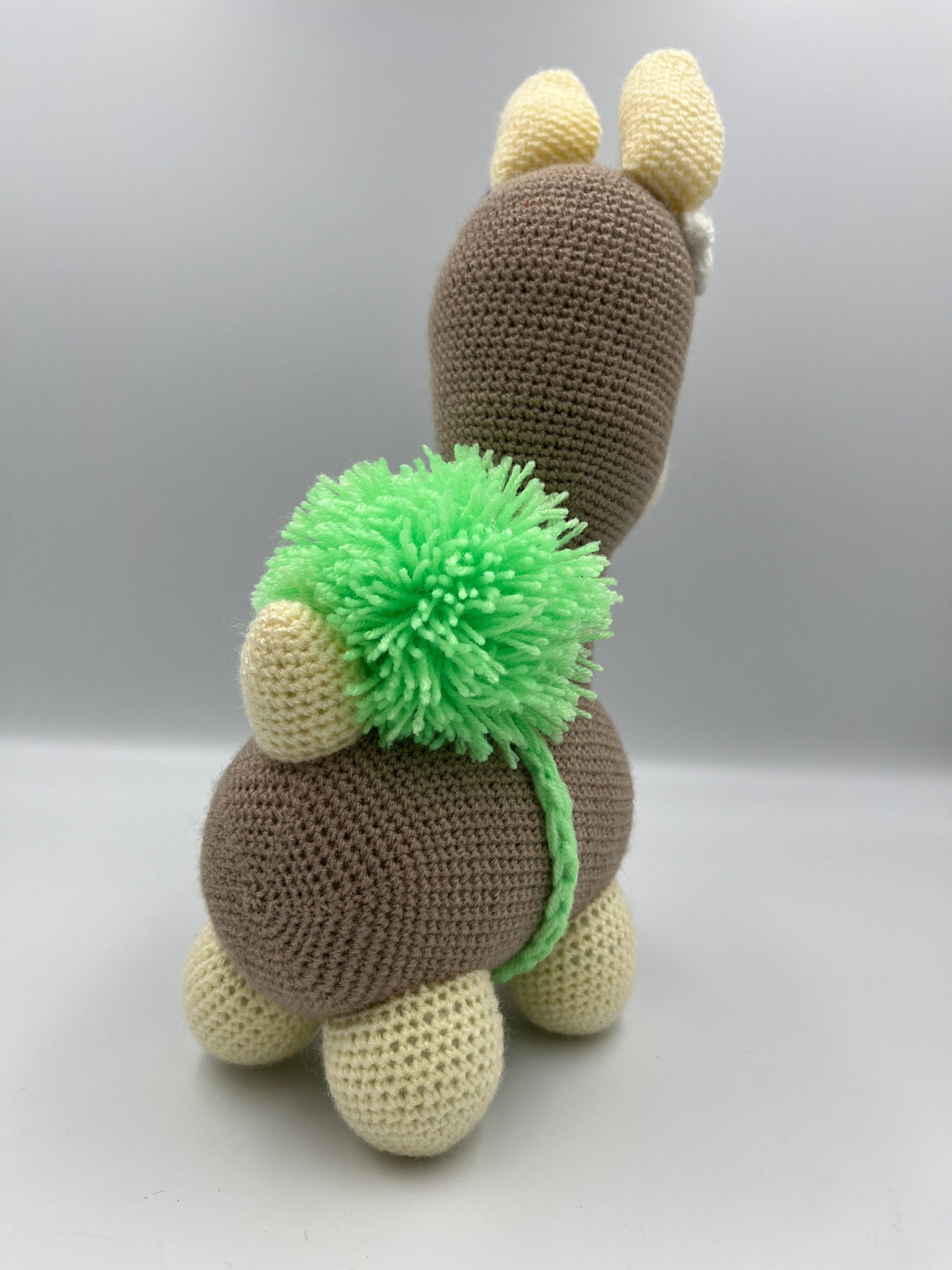 Llamita Amigurumi con Pompón – Tejida a Mano en Algodón