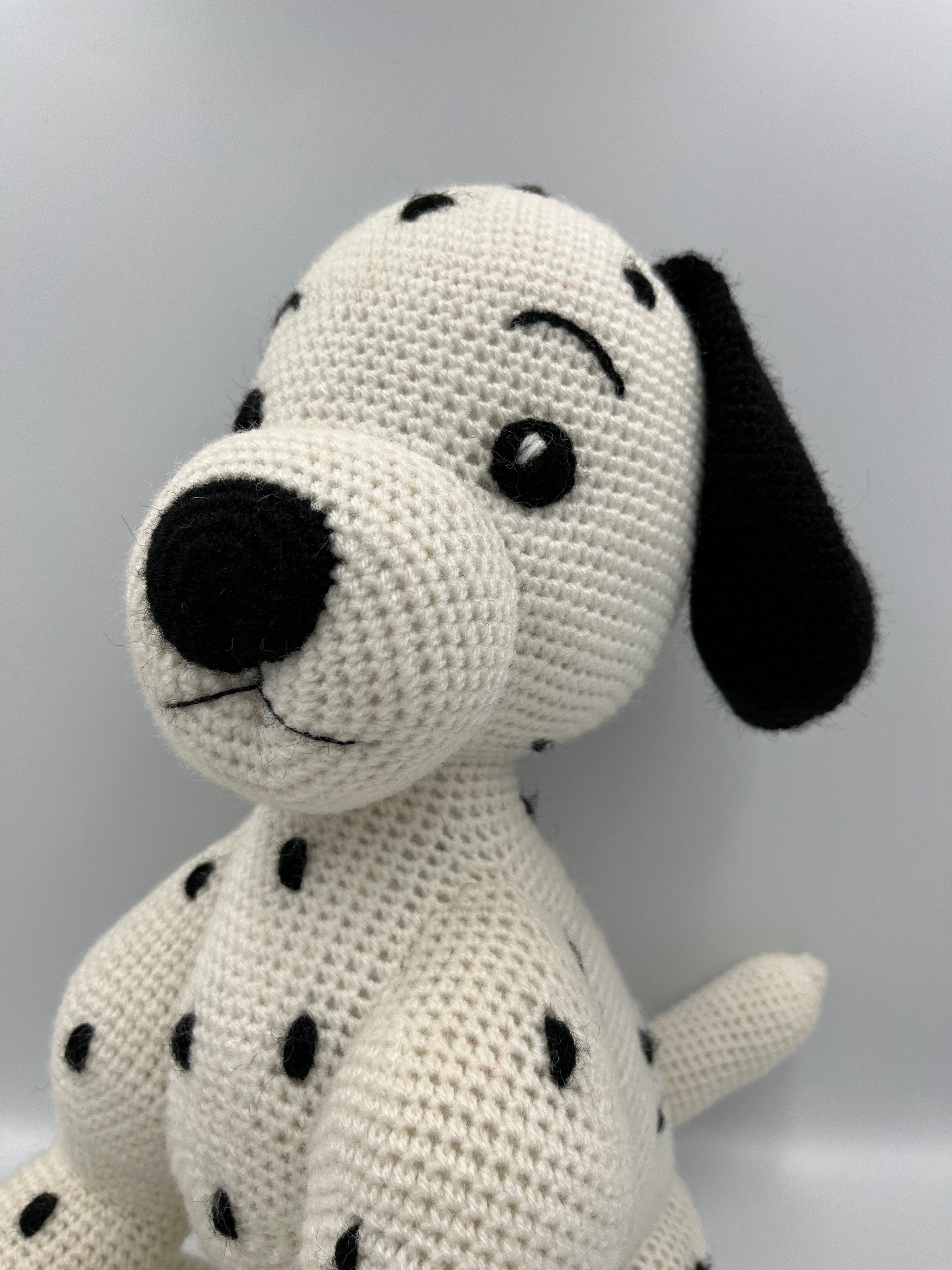 Amigurumi Perro Dálmata – Hecho a Mano en Crochet con Algodón Antialérgico (35 cm)