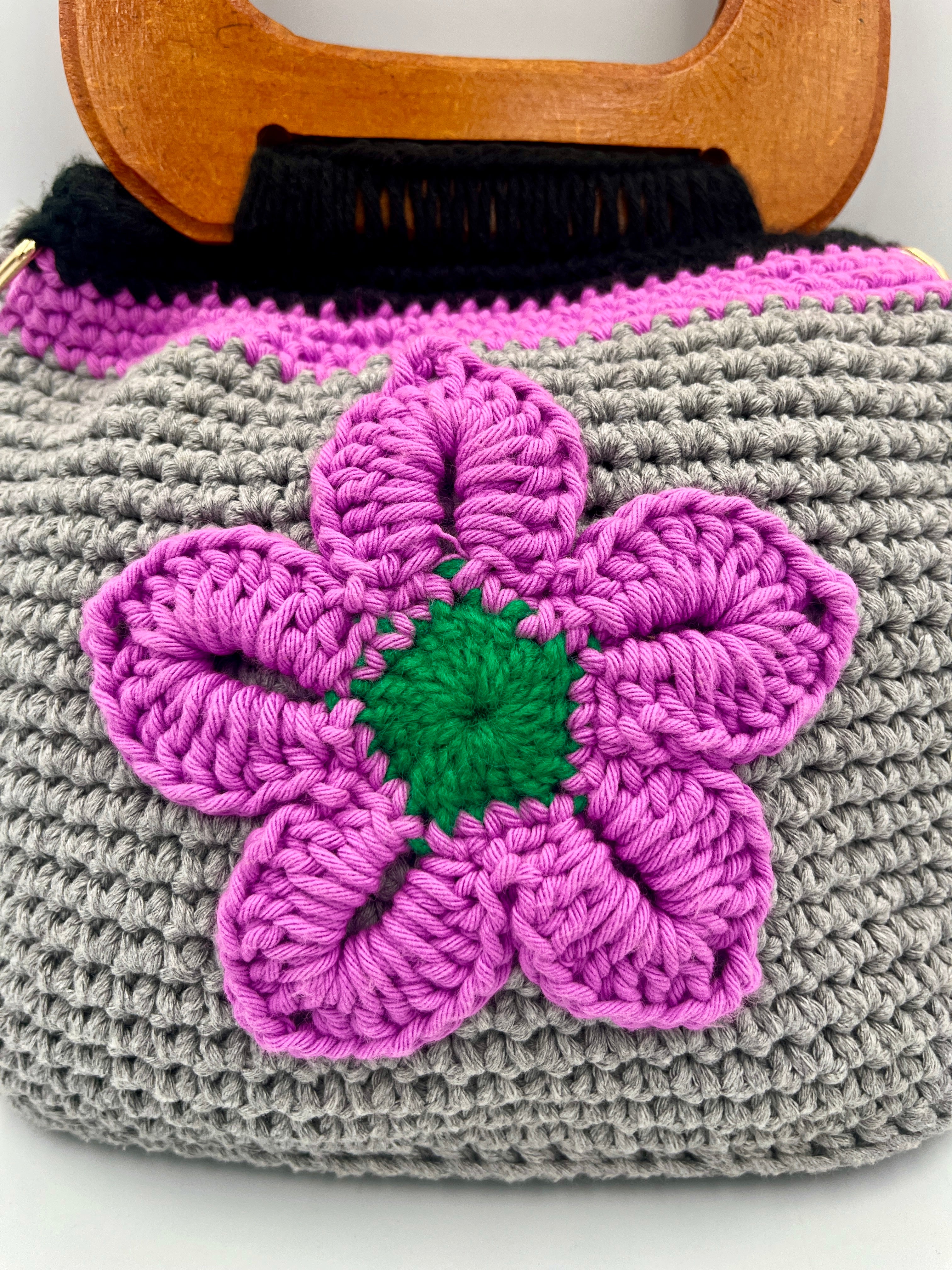 Bolso a Crochet Artesanal con Asas de Madera