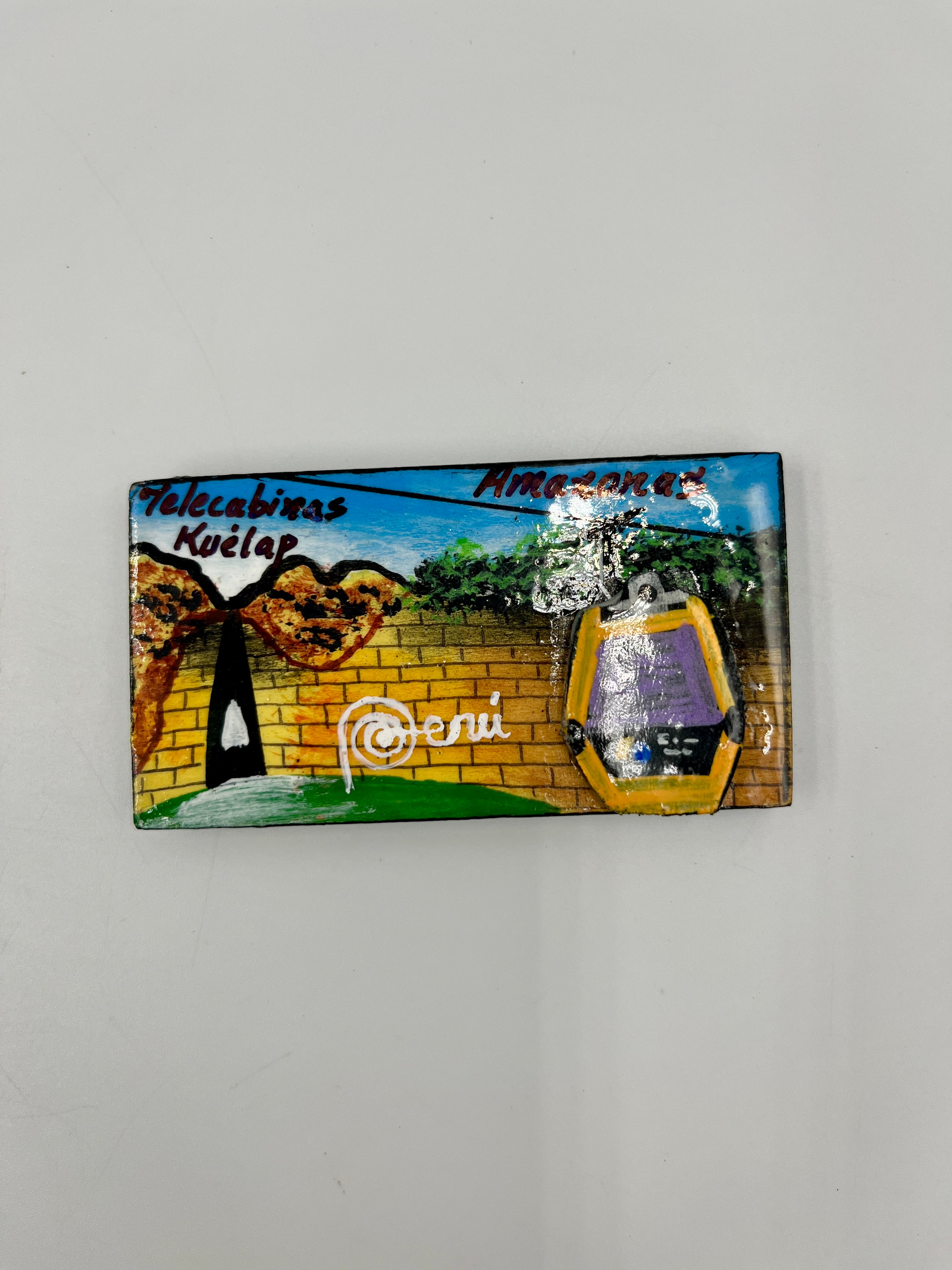 Imán para Nevera en Alto Relieve – Fortaleza de Kuélap y Telecabina