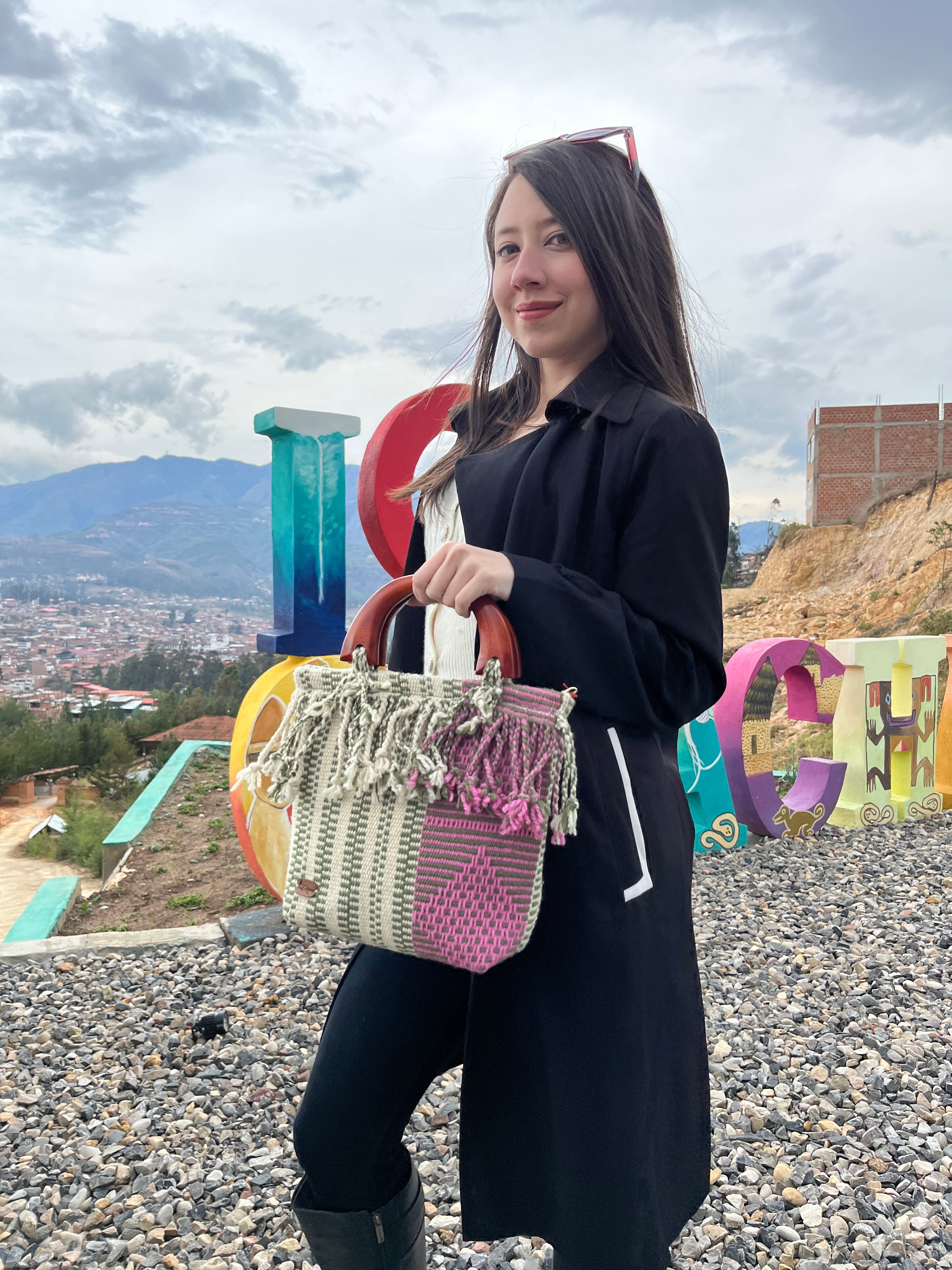 Bolso de Mano de Telar a Cintura con Asas de Madera