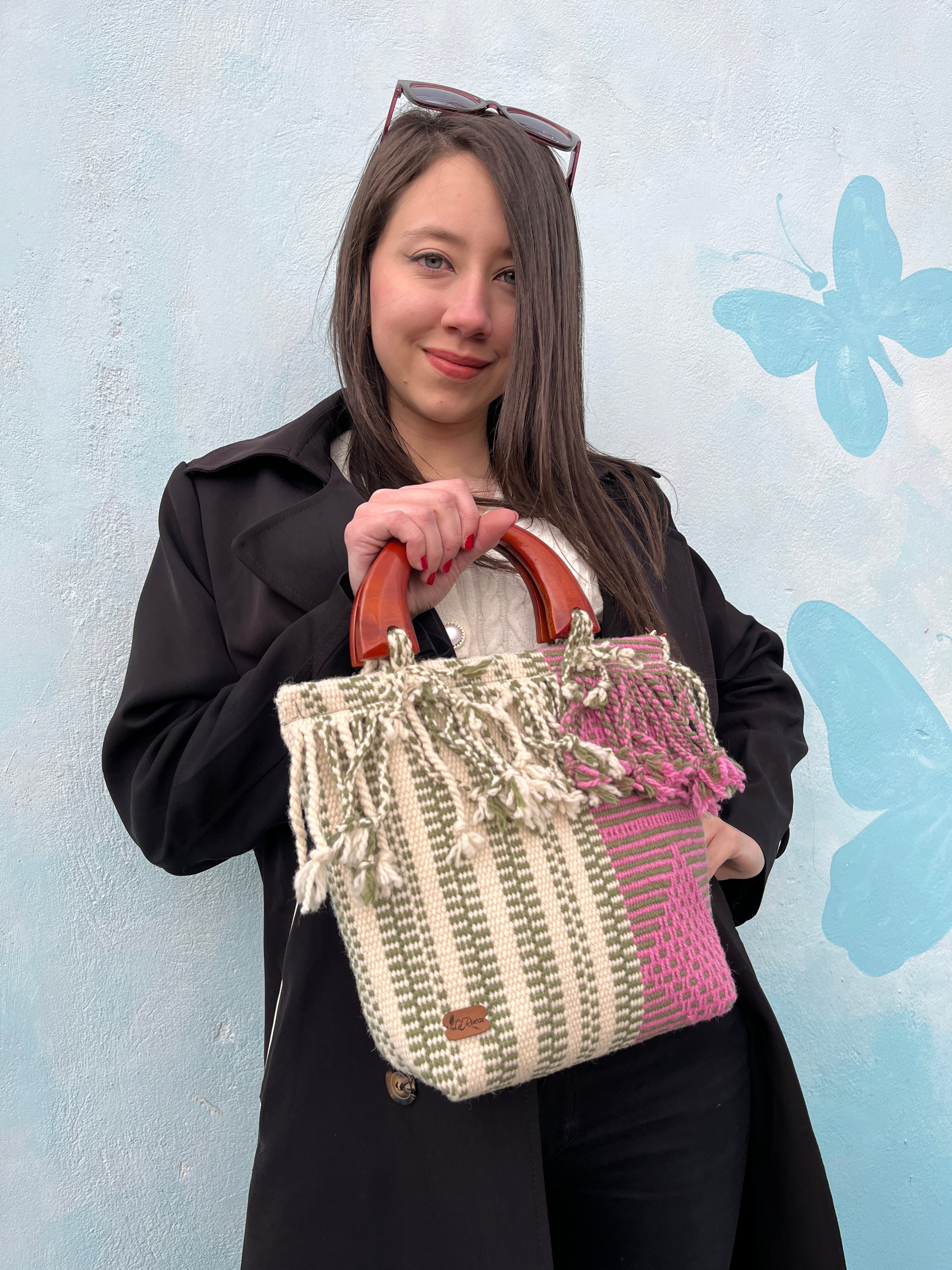 Bolso de Mano de Telar a Cintura con Asas de Madera