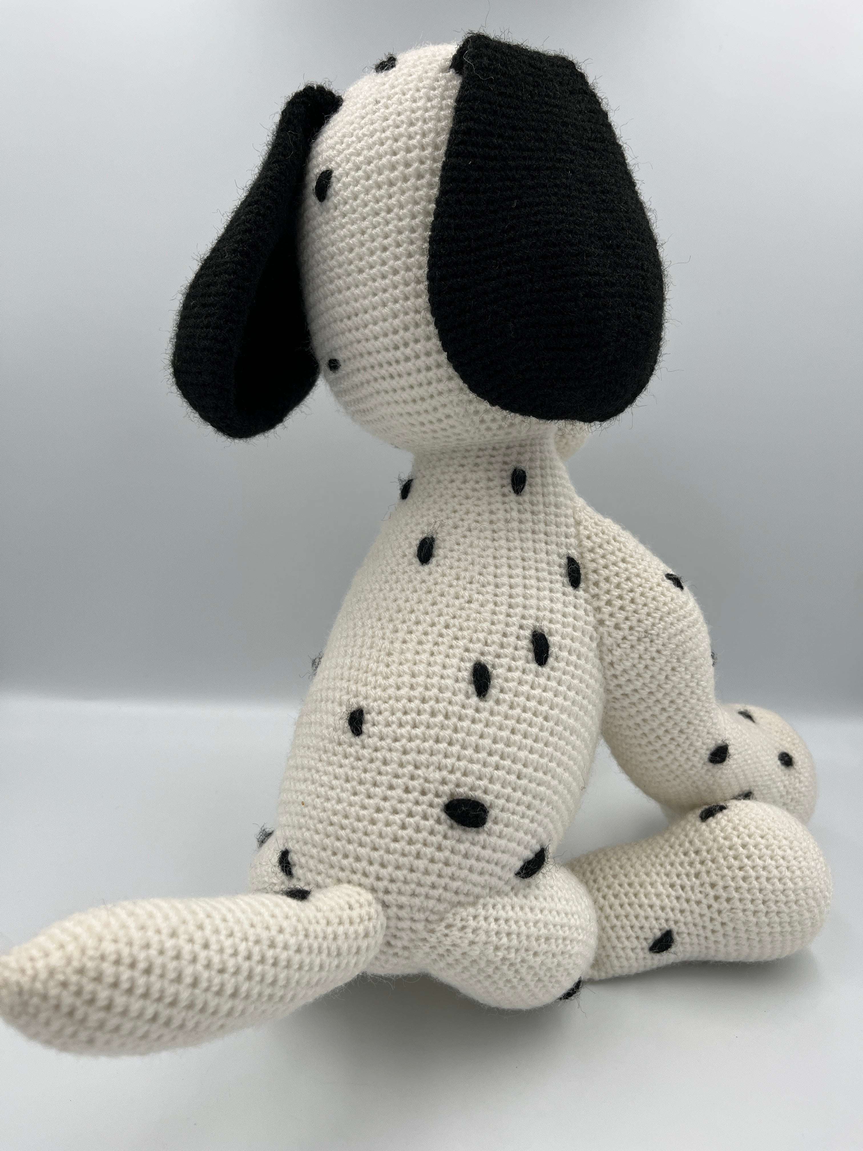Amigurumi Perro Dálmata – Hecho a Mano en Crochet con Algodón Antialérgico (35 cm)