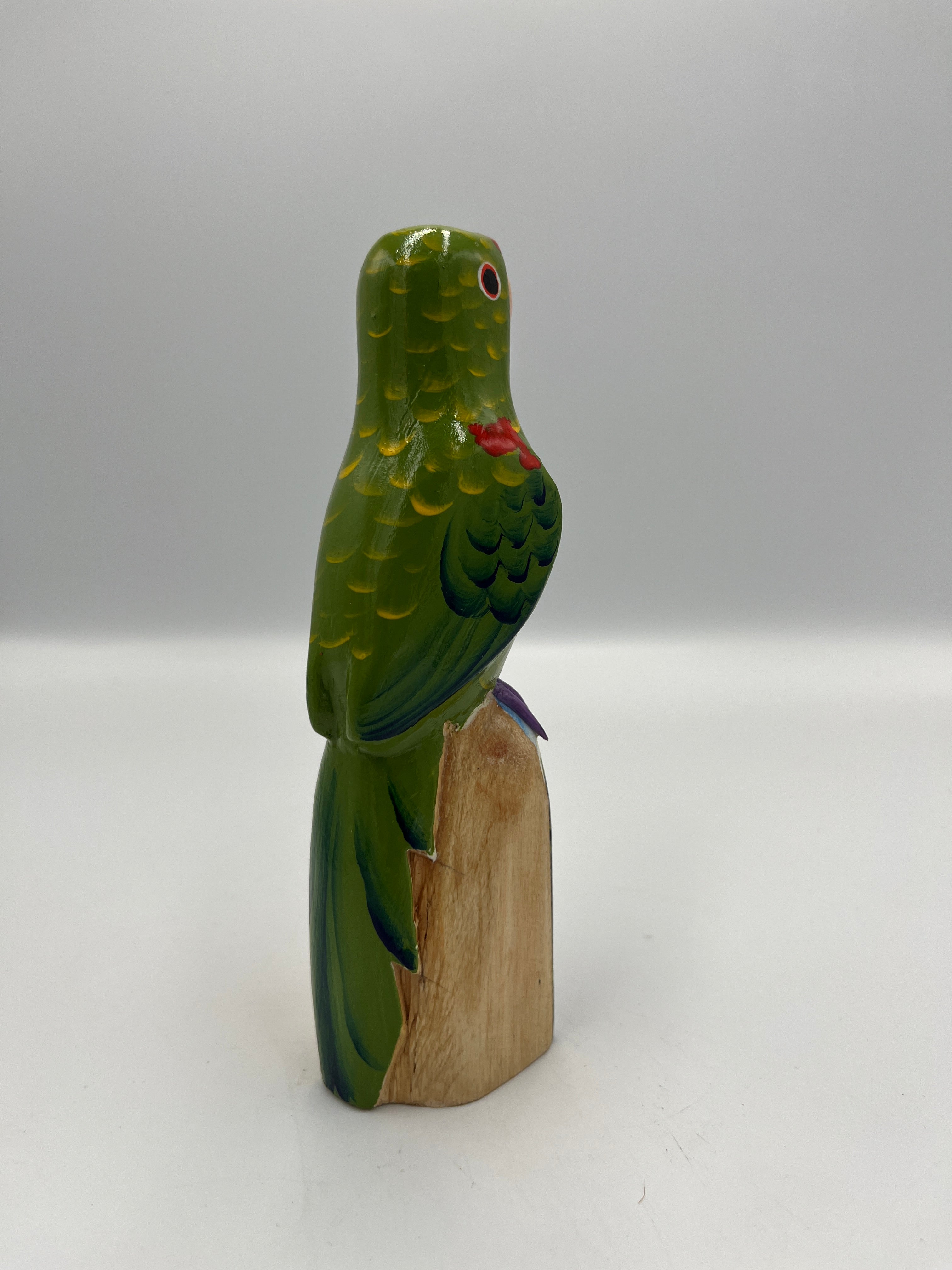 Guacamayo Verde Decorativo de Madera – Pintado a Mano