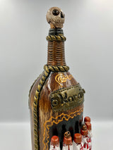 Botella Decorativa de Vidrio con Diseño de Sarcófagos de Karajía en Madera y Cerámica al Frío