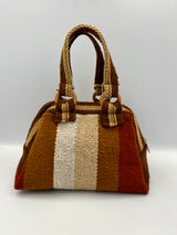 Cartera de Mano de Lana de Oveja con Rayas en Colores Ladrillo, Beige, Blanco y Marrón – Tejido Artesanal