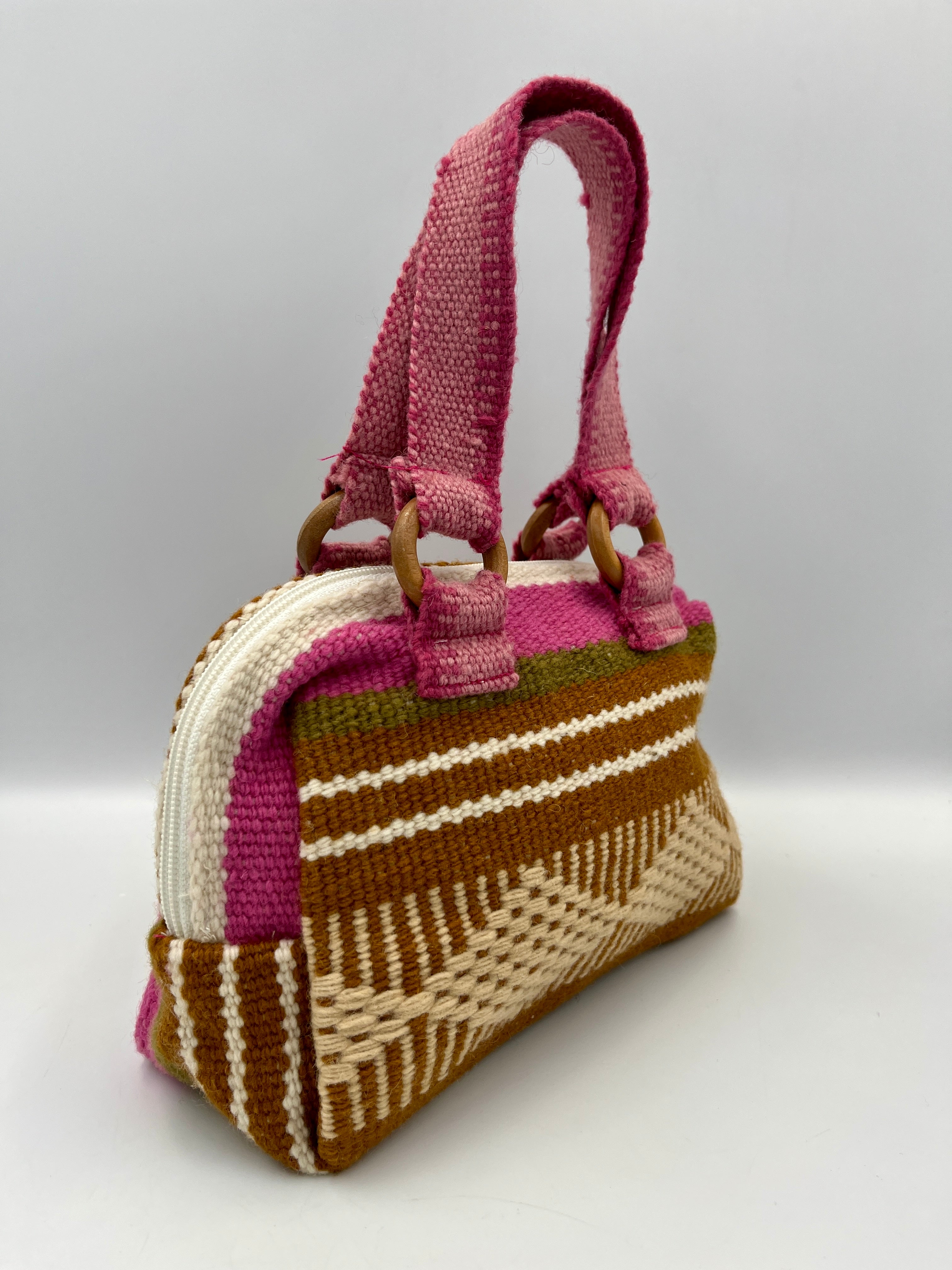 Cartera de Mano de Lana de Oveja con Diseño de Rombos de Colores – Tejido Artesanal