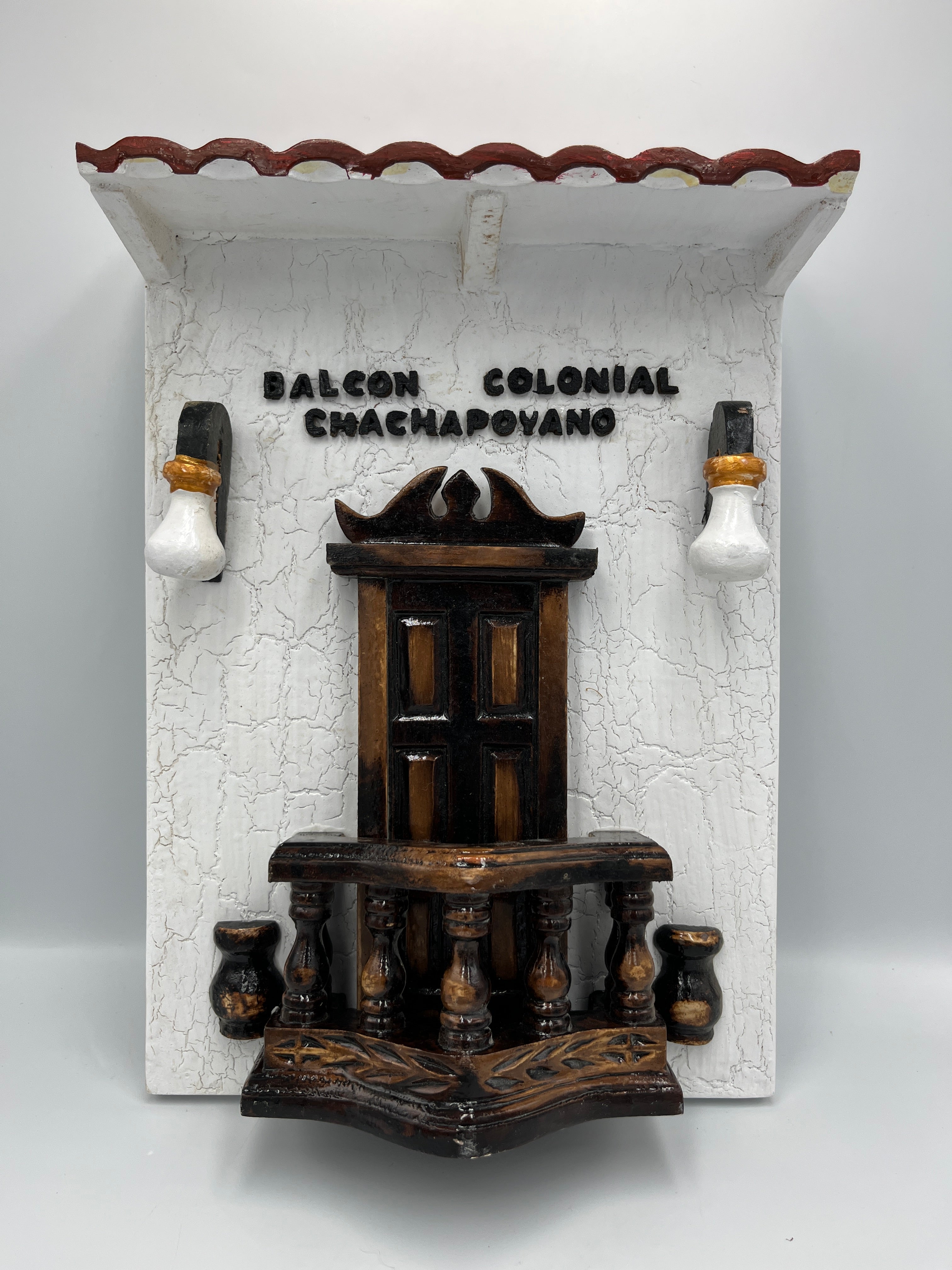 Balcón Chachapoyano de Madera con Acabado Craquelado