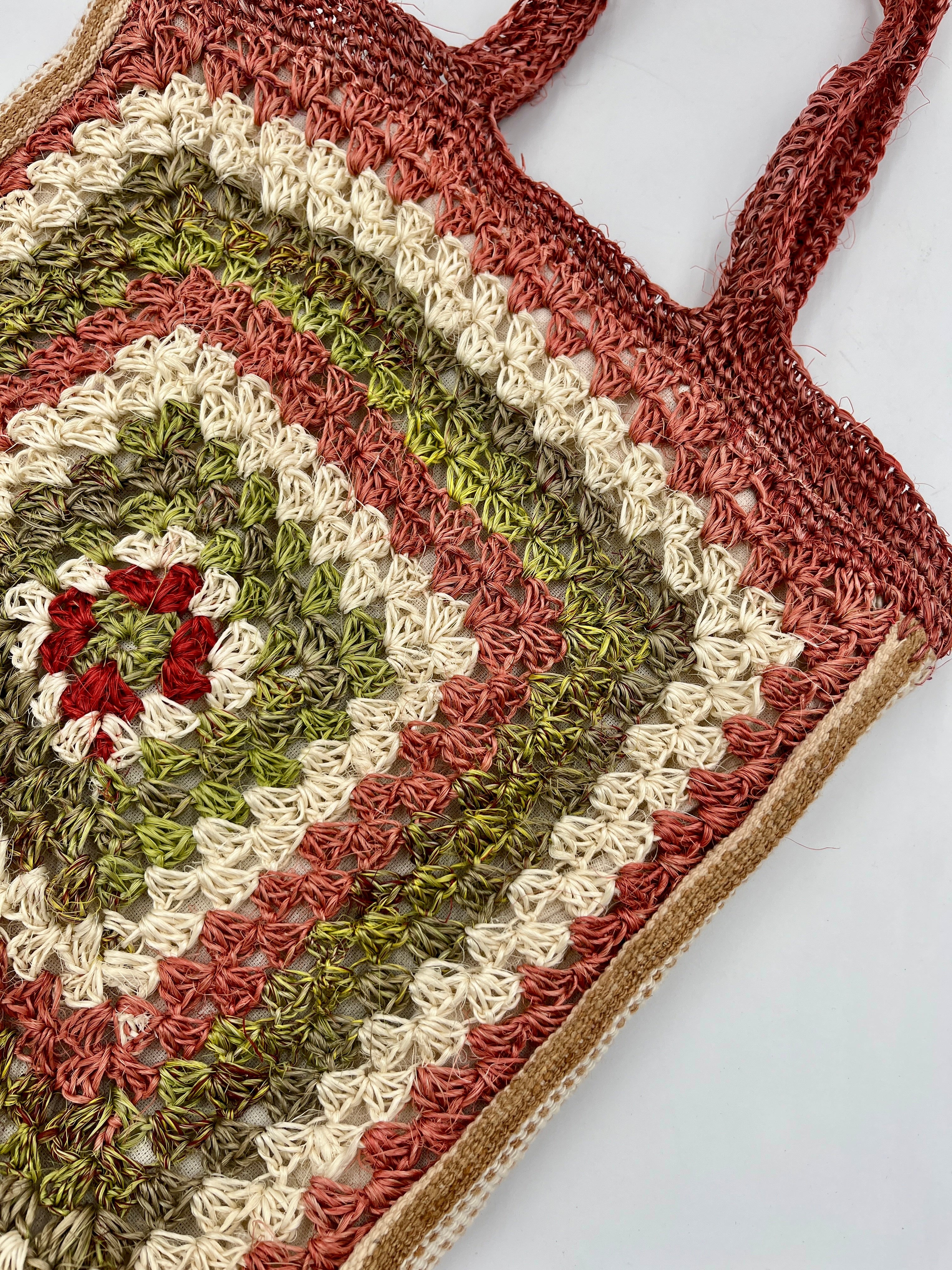 Bolso de Mano en Crochet de Fibra de Cabuya con Aplicación en Telar – Hecho a Mano
