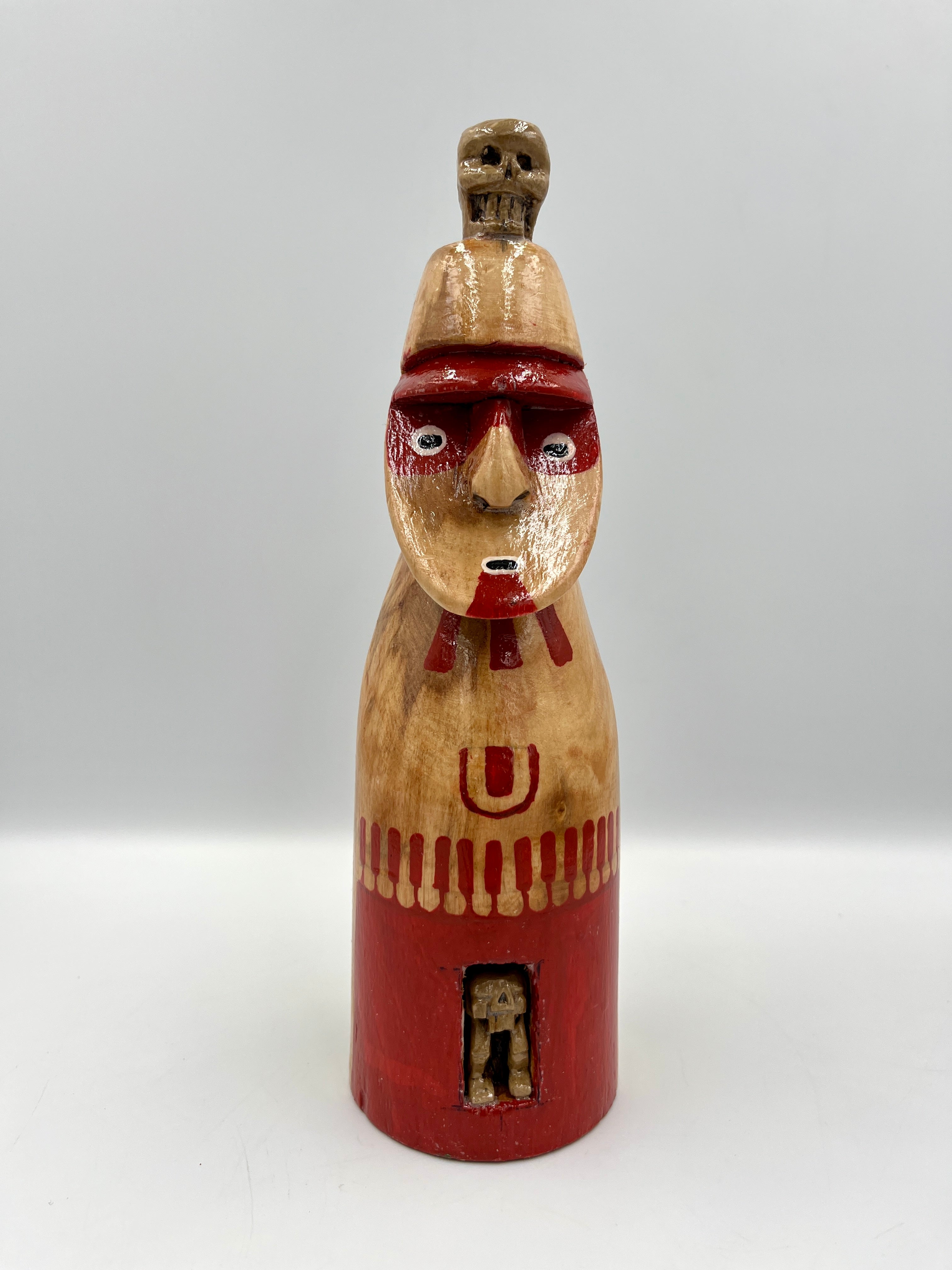 Sarcófago decorativo de madera pintado a mano