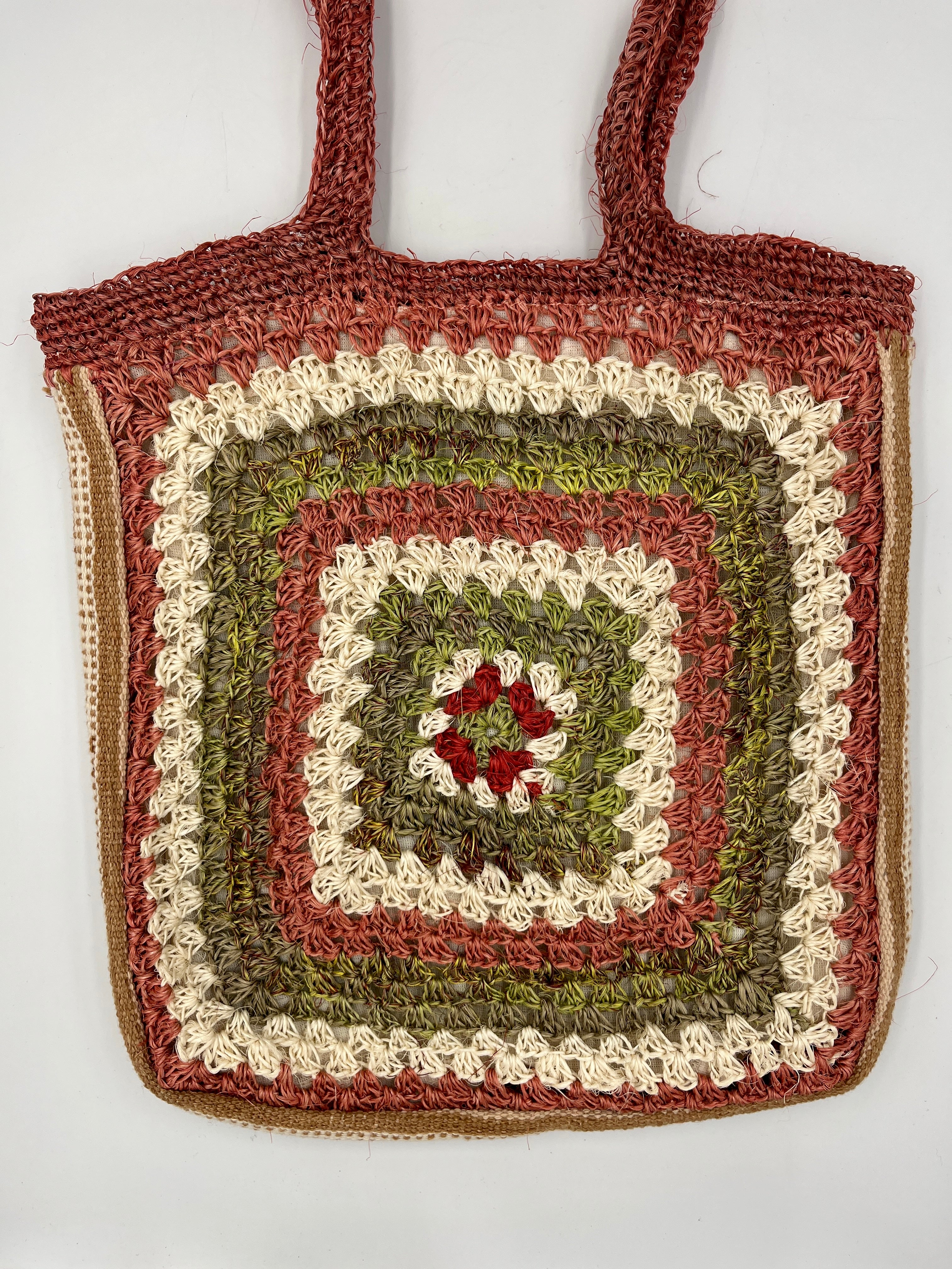 Bolso de Mano en Crochet de Fibra de Cabuya con Aplicación en Telar – Hecho a Mano