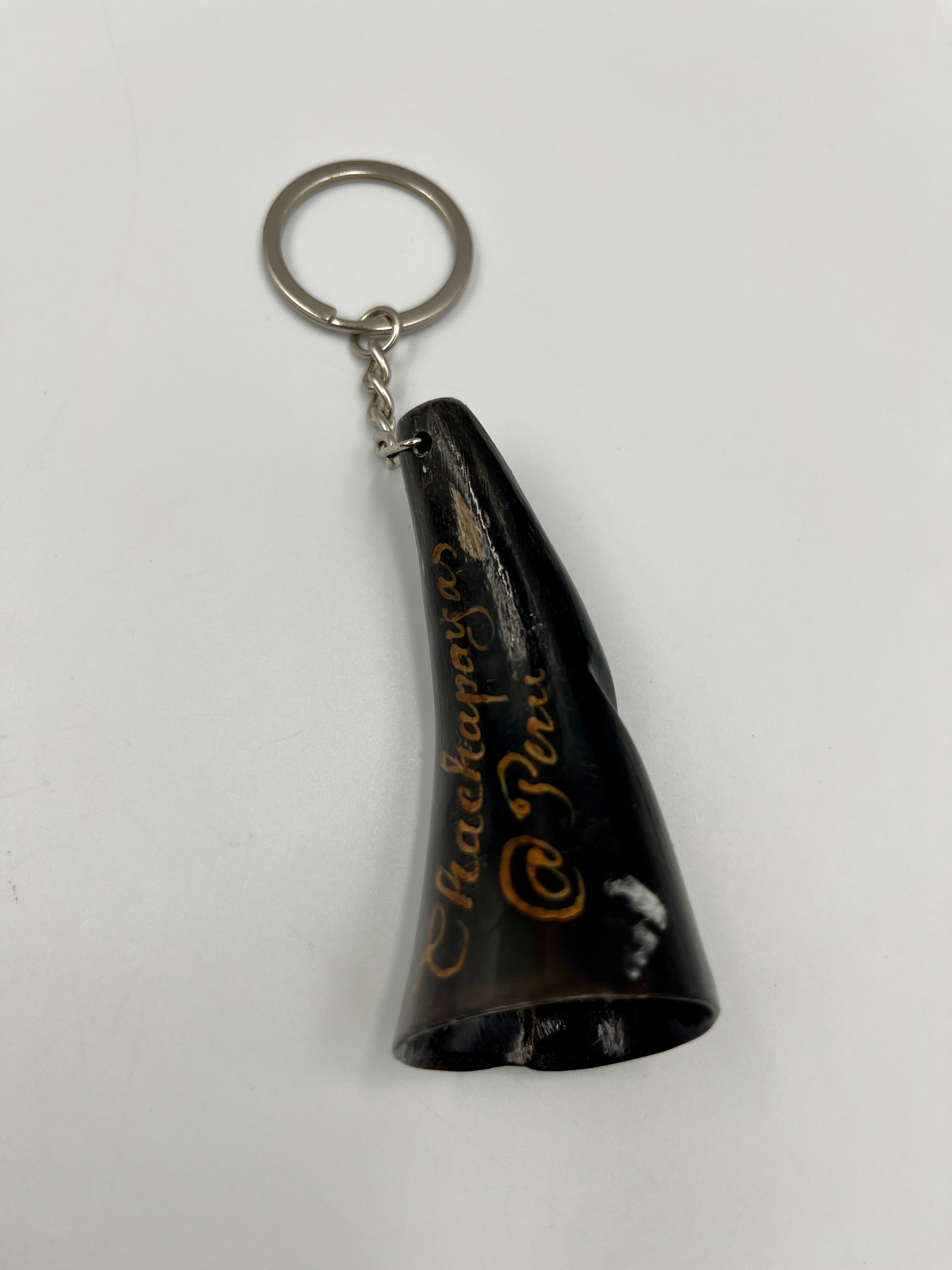 Llavero de Cacho Tallado – Sarcófago de Karajía