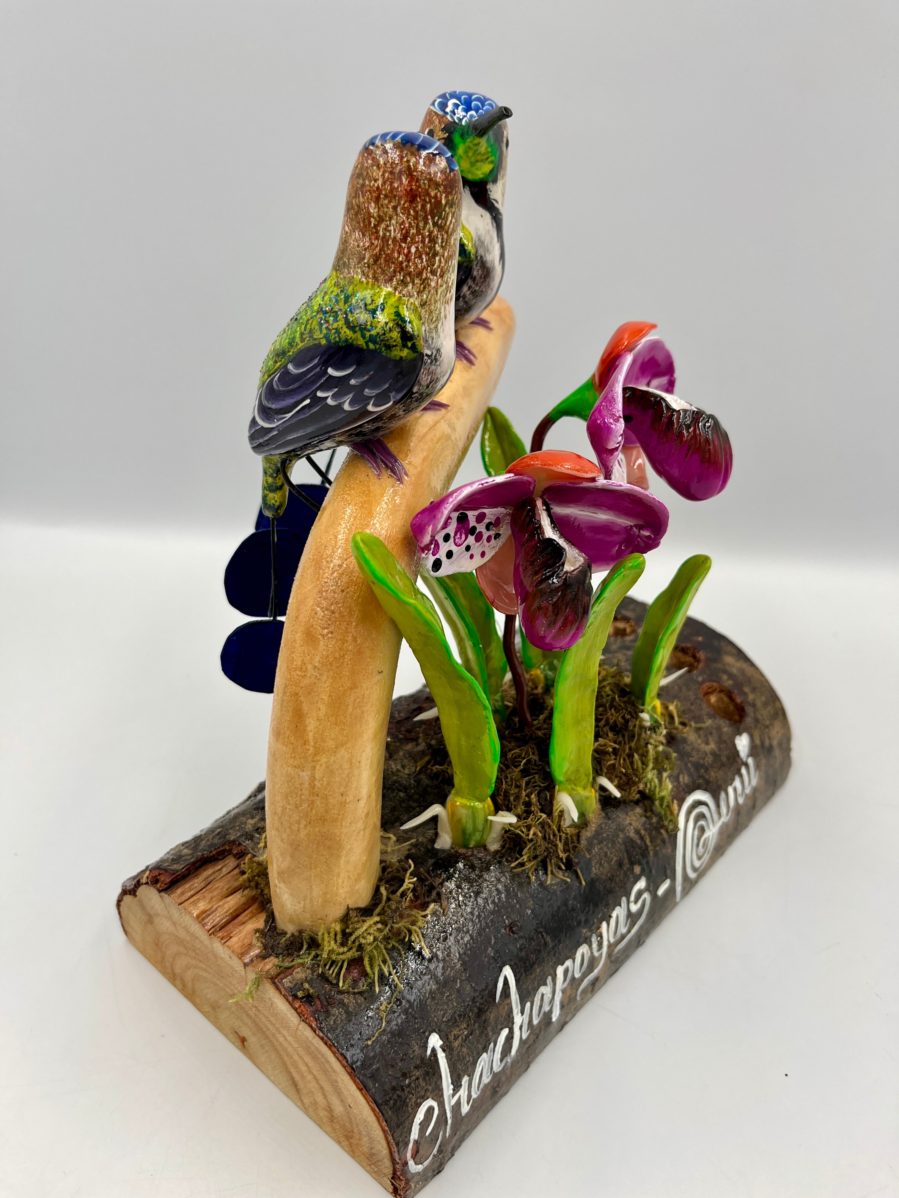Porta lapicero de madera con colibríes Cola de Espátula y orquídeas