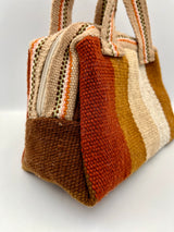 Cartera de Mano de Lana de Oveja con Rayas en Colores Ladrillo, Beige, Blanco y Marrón