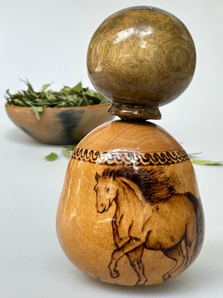 Calero de Madera Diseño de Caballo C004