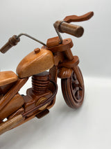 Moto Decorativa de Madera Cedro – Hecha a Mano