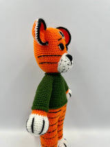 Tigre amigurumi artesanal con polo verde