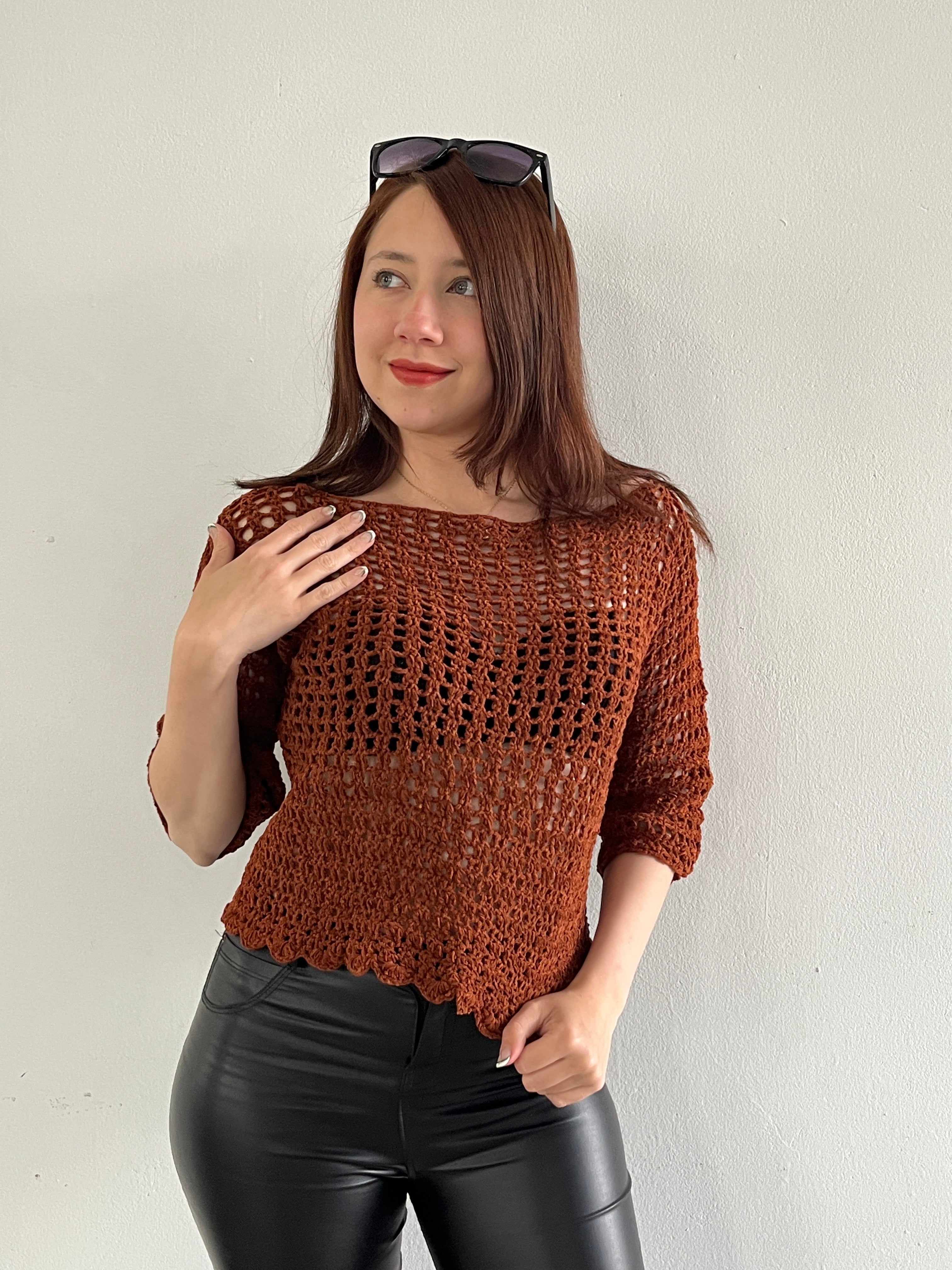 Blusa Tejida a Crochet Color Camello – Elaborada a Mano