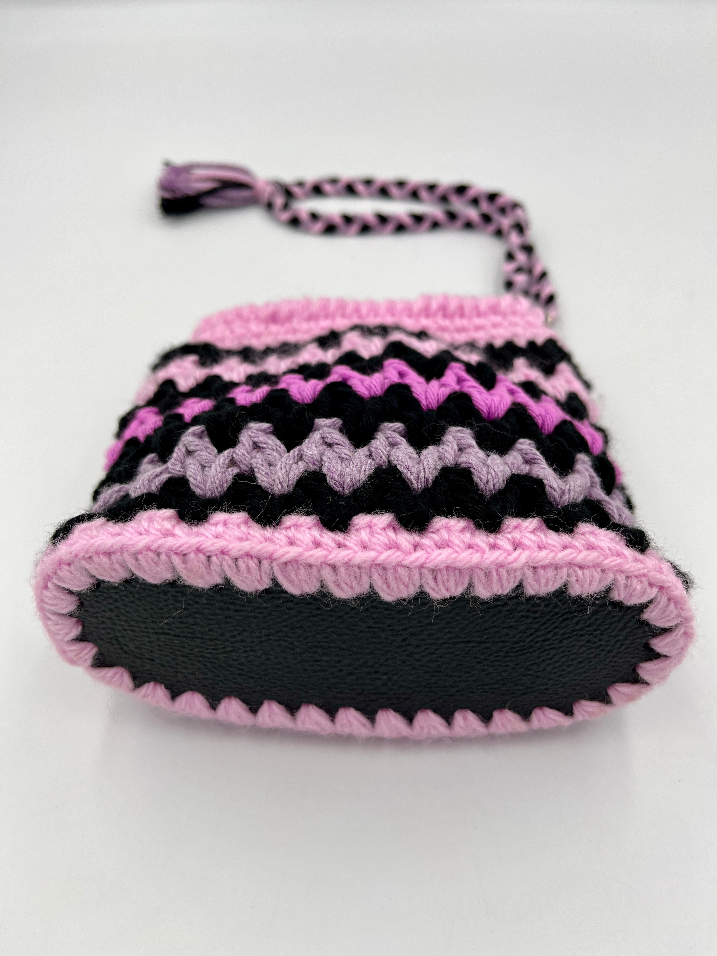 Cartera de Mano a Crochet con Base de Bio Cuero – Hecha a Mano