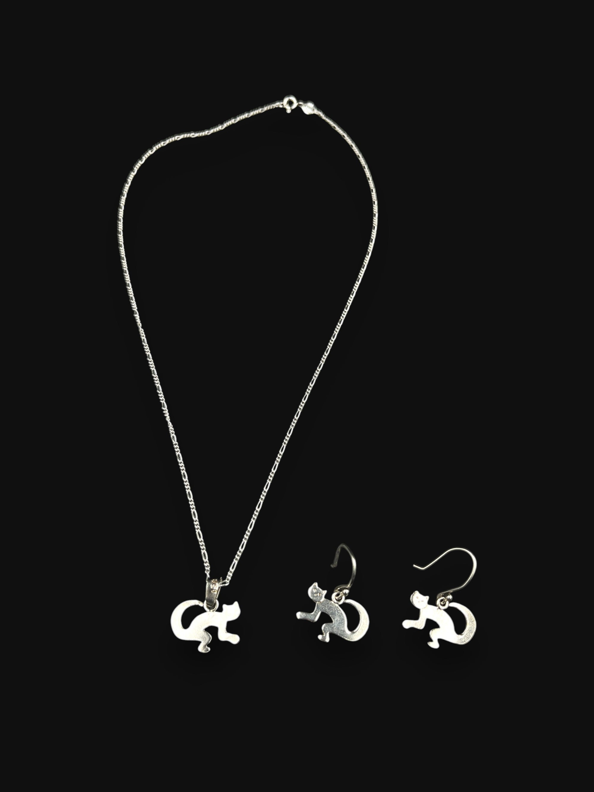 950 Silver Necklace and Earrings Set with Chachapoyas Iconography