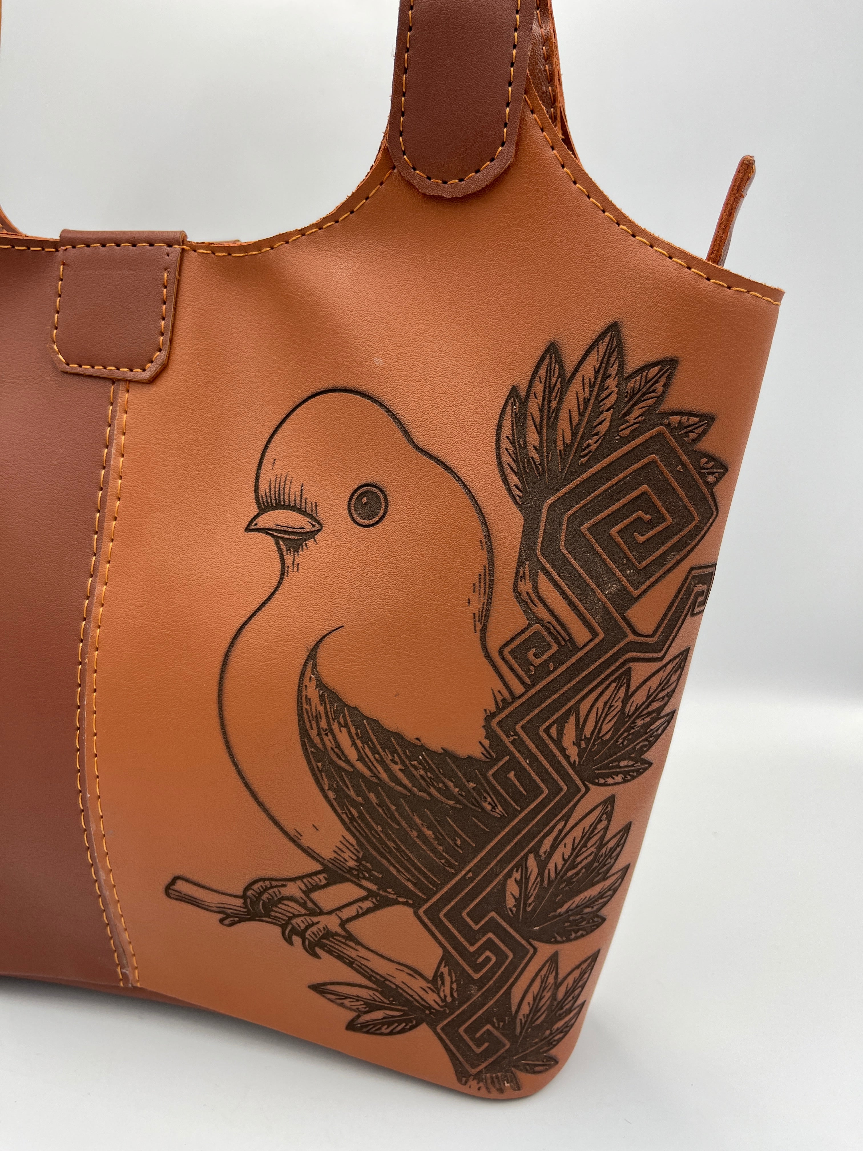 Cartera de Bio-Cuero con Diseño Gallito de las Rocas