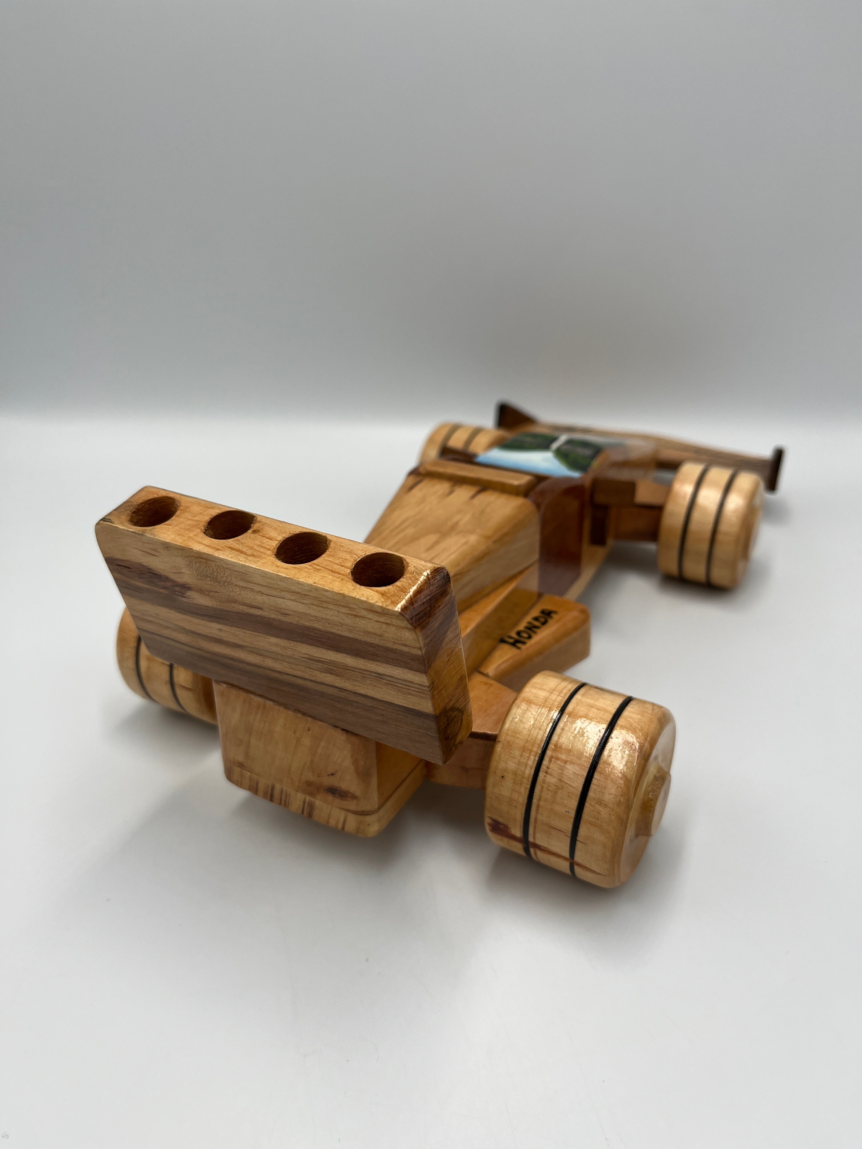 Carrito Fórmula 1 de Madera Portálapicero con Diseño de la Catarata de Gocta