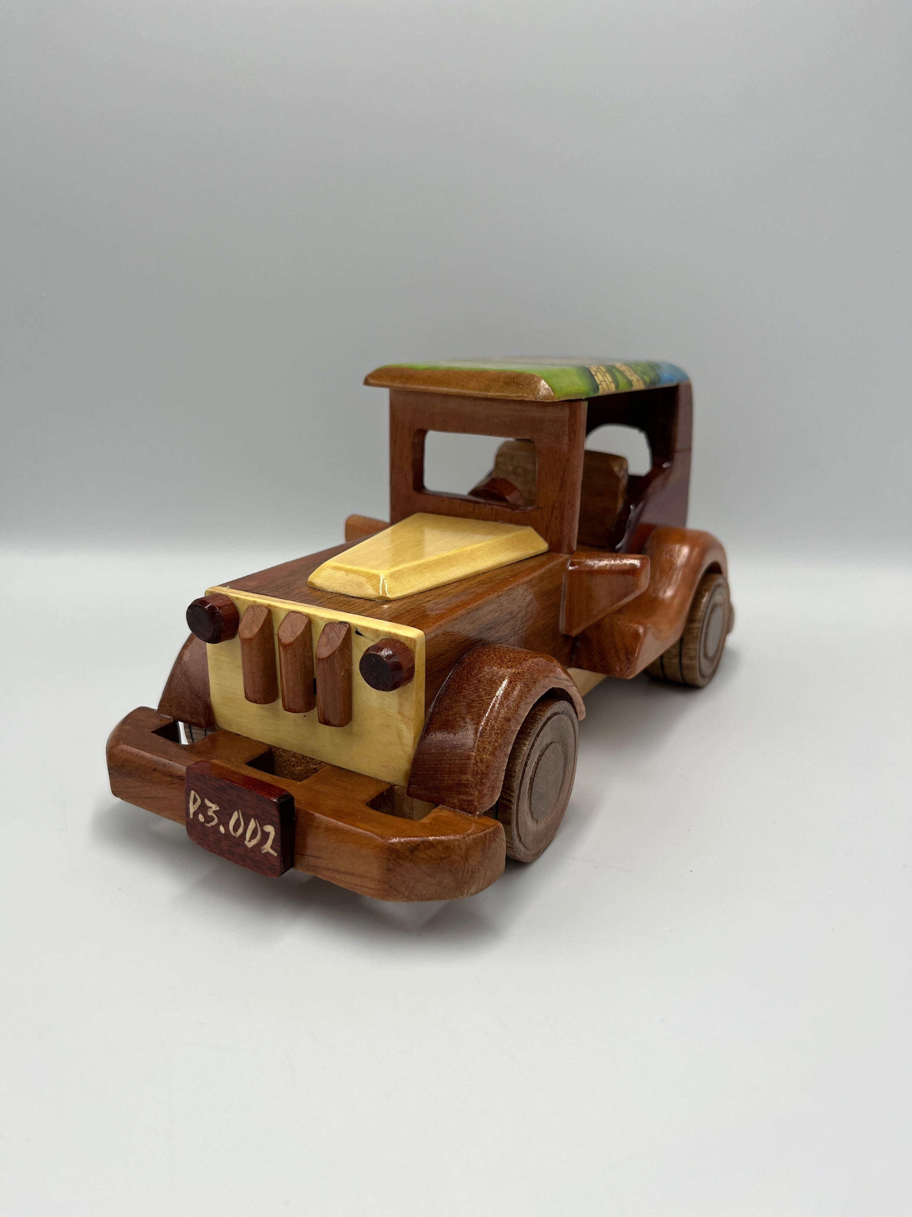 Carrito Jeep de Madera Hecho a Mano con Diseño de la Fortaleza de Kuélap