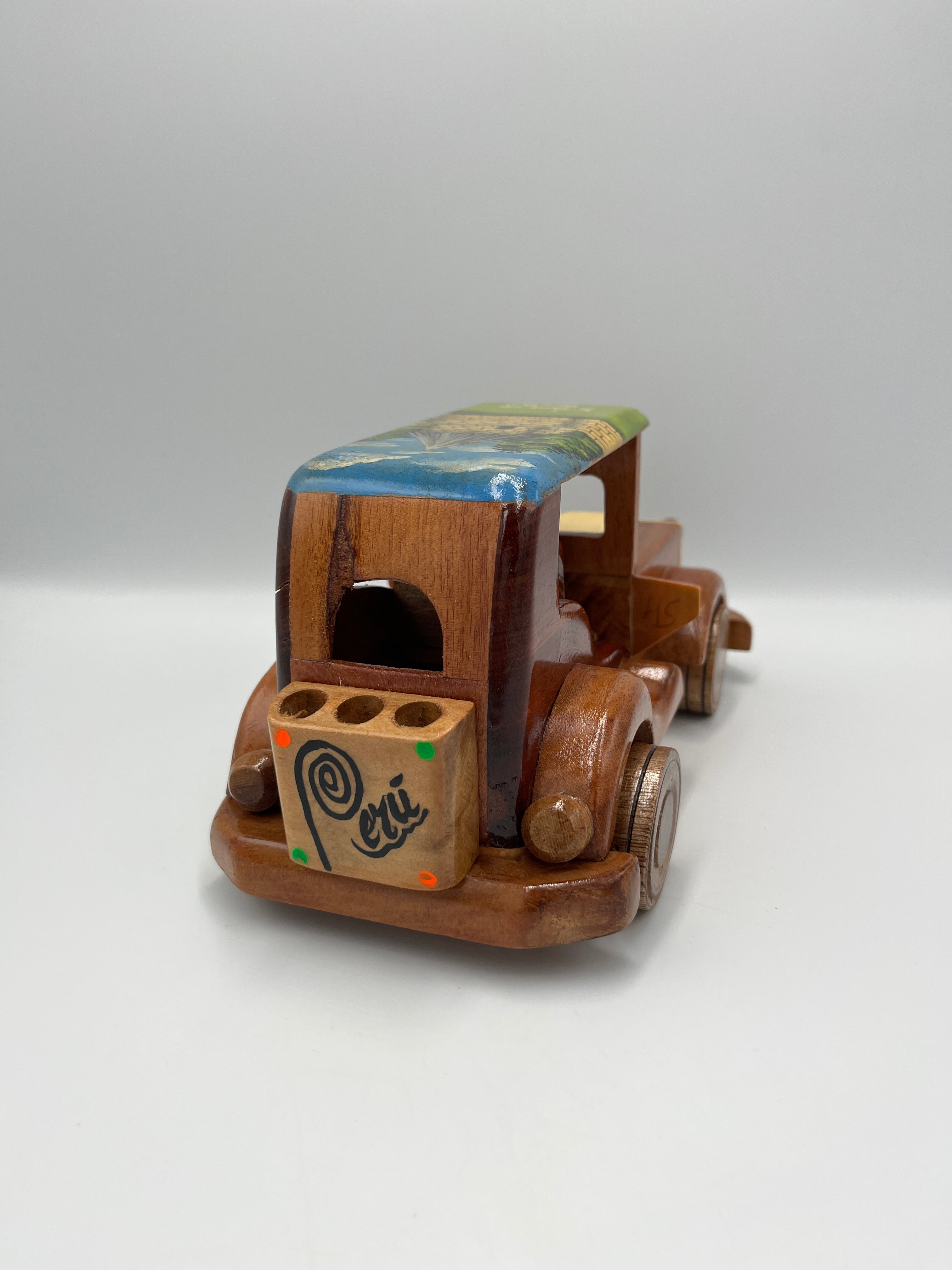 Carrito Jeep de Madera Hecho a Mano con Diseño de la Fortaleza de Kuélap