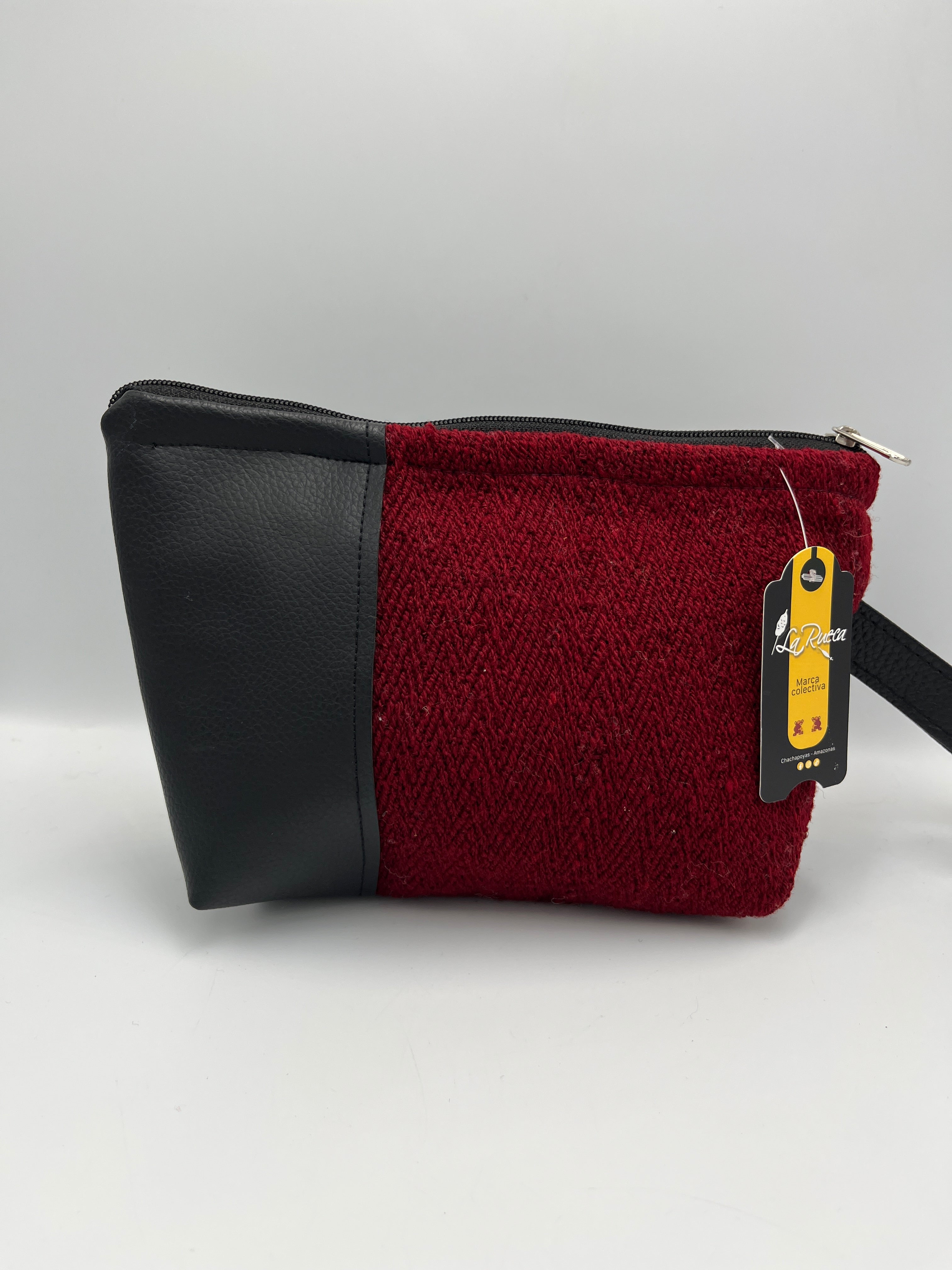 Cartera de Mano de Biocuero con Aplicación en Telar a Cintura