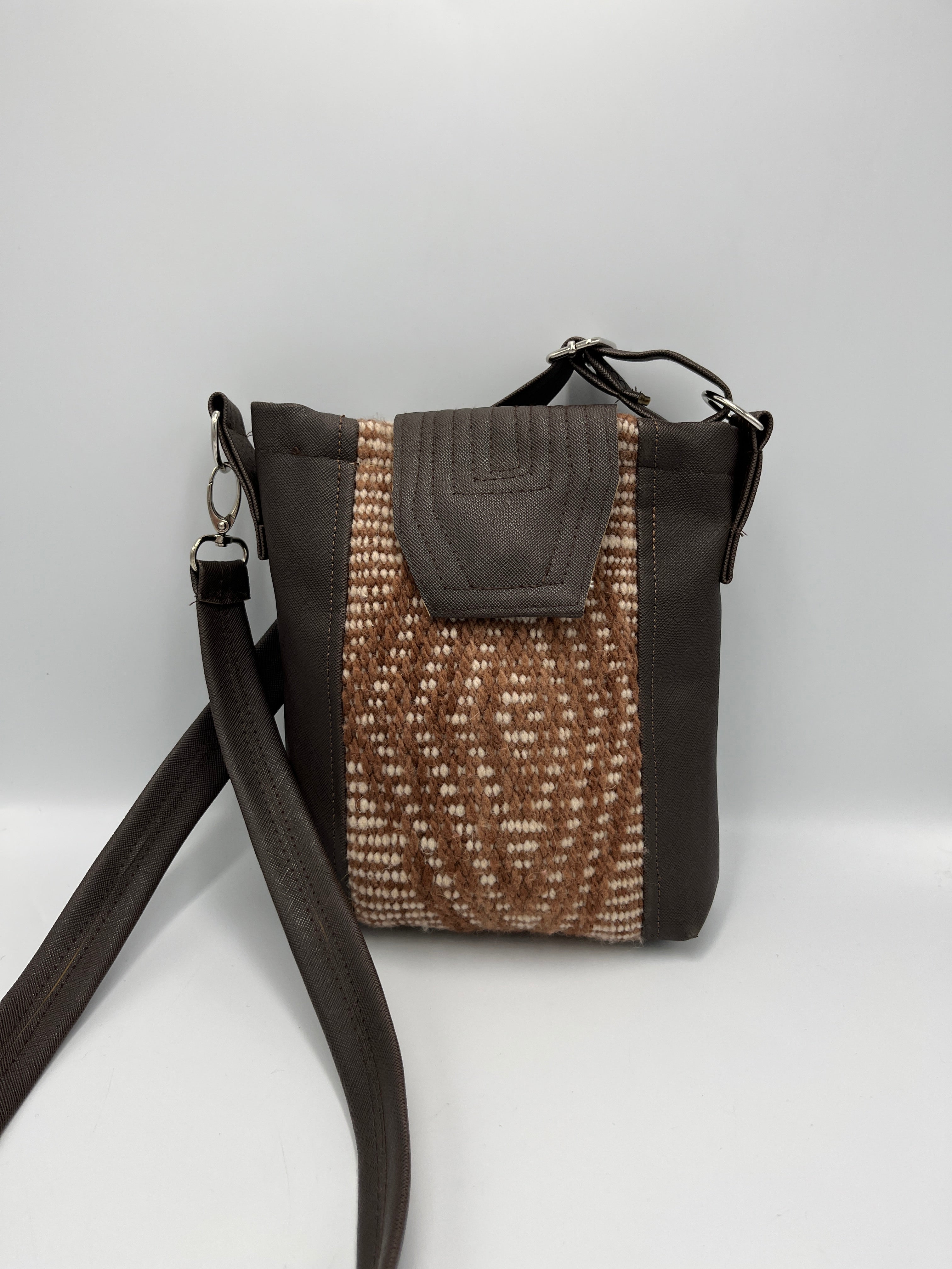 Morral de Biocuero con Aplicación en Telar a Cintura