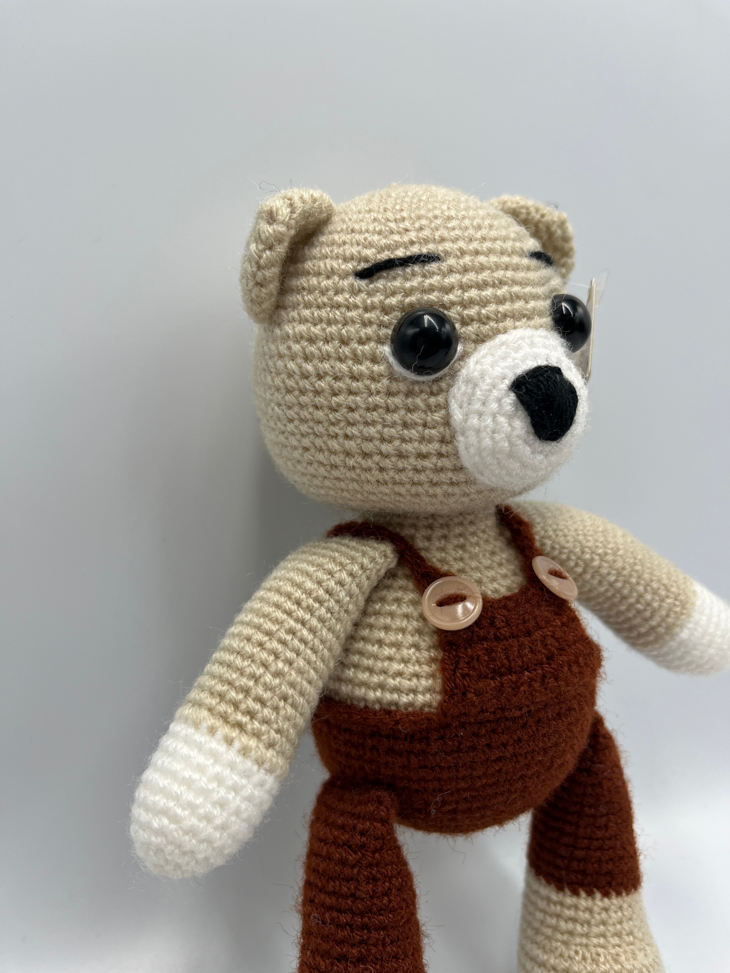 Osito Amigurumi con Overol Marrón Tejido a Crochet