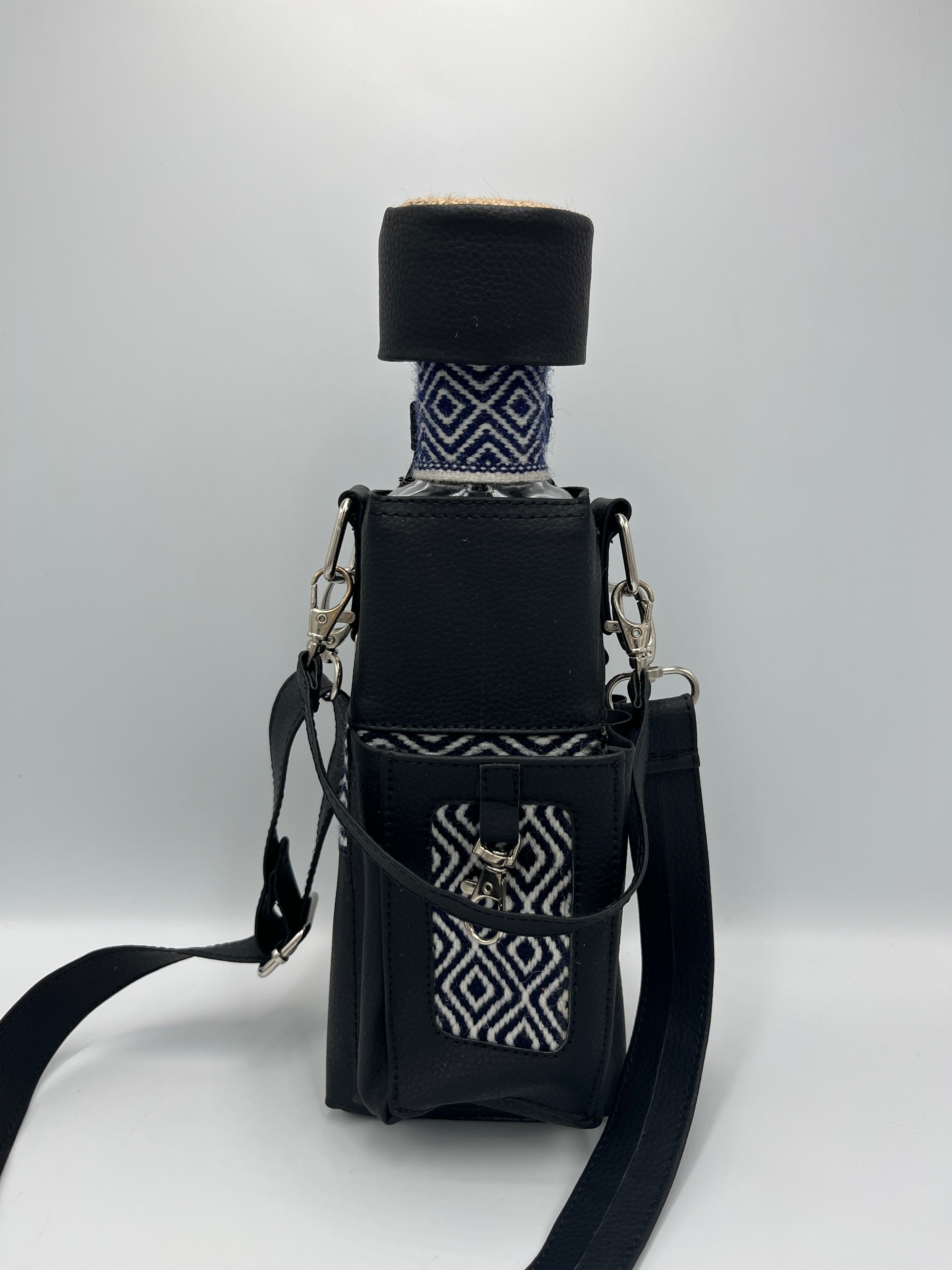 Portabotella de Biocuero Negro con Aplicación en Telar a Cintura – 500 ml