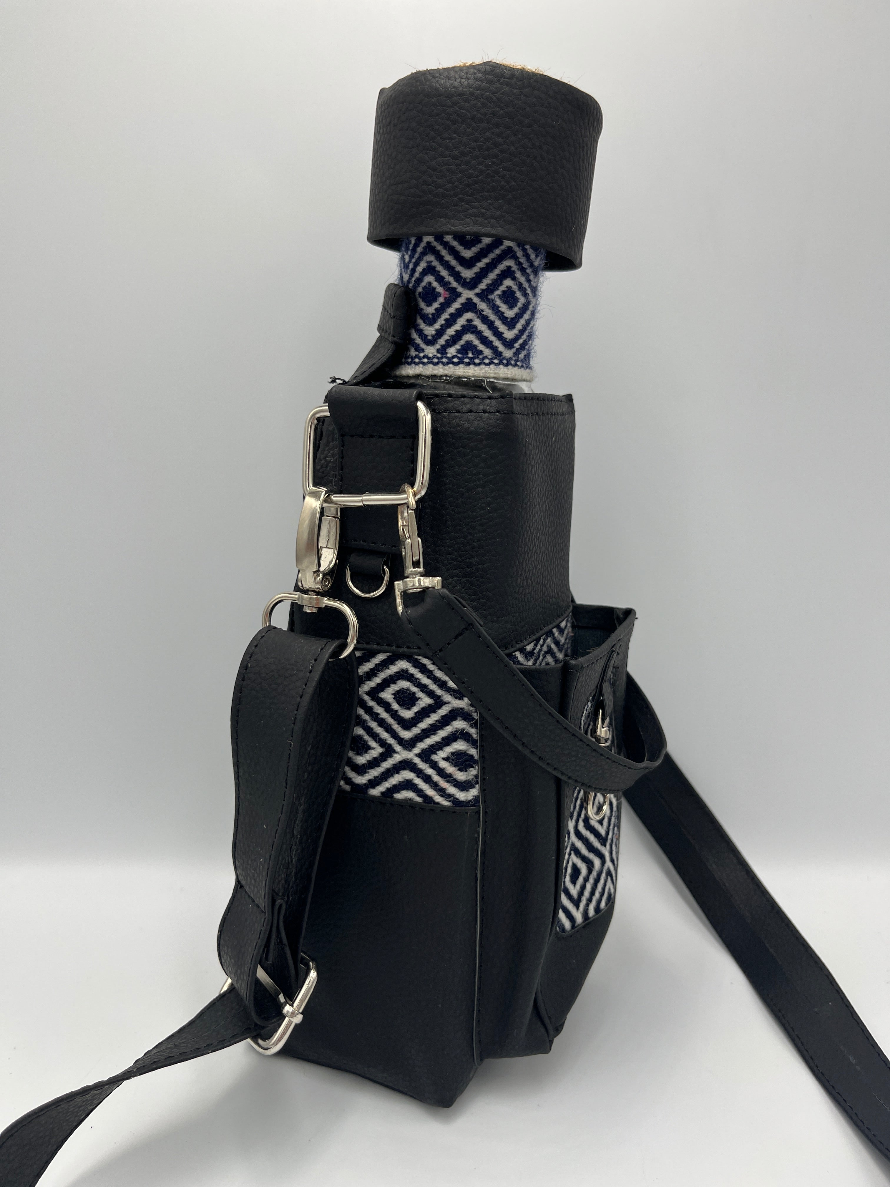 Portabotella de Biocuero Negro con Aplicación en Telar a Cintura – 500 ml