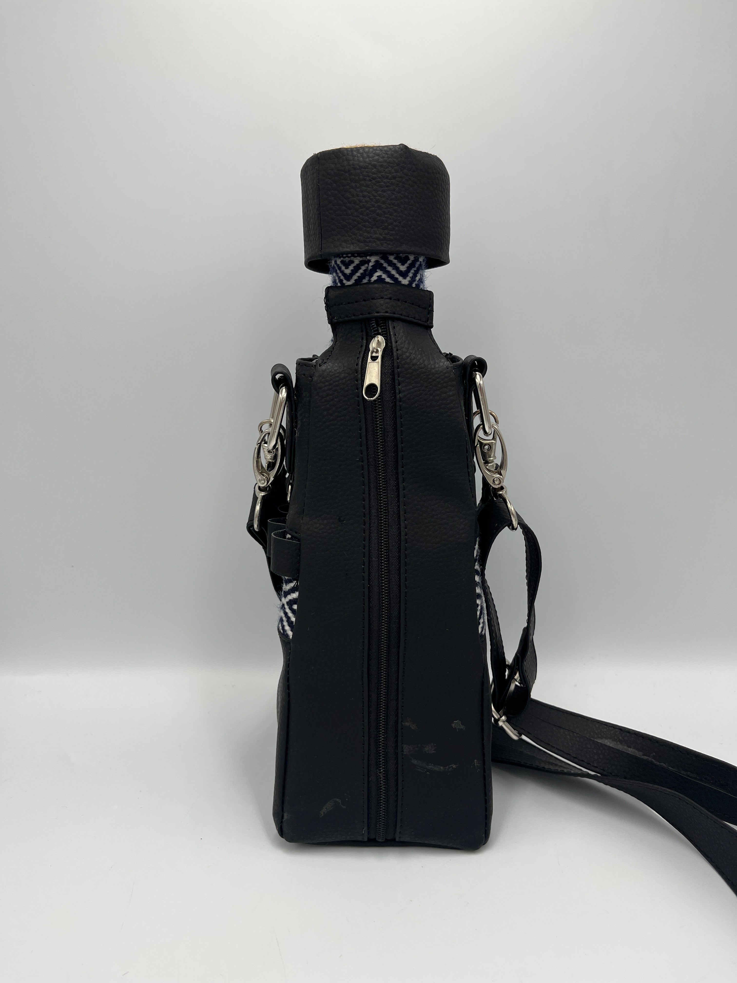 Portabotella de Biocuero Negro con Aplicación en Telar a Cintura – 500 ml