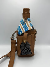 Portabotella de Biocuero Marrón Claro con Aplicación en Telar a Cintura – 500 ml